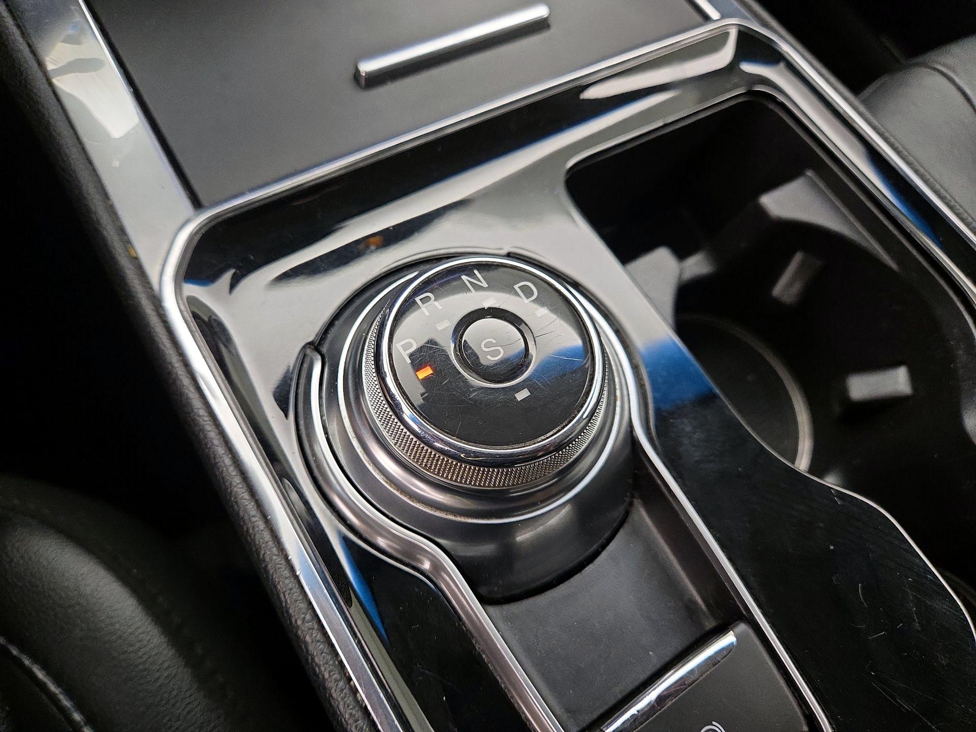 Thumbnail: 2019 Ford Edge - 17