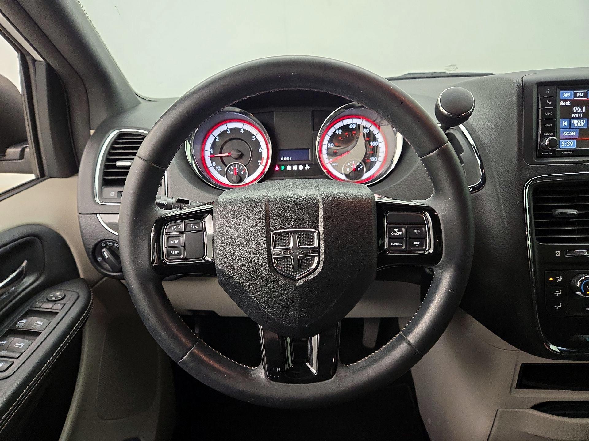 Thumbnail: 2016 Dodge Grand Caravan - 10