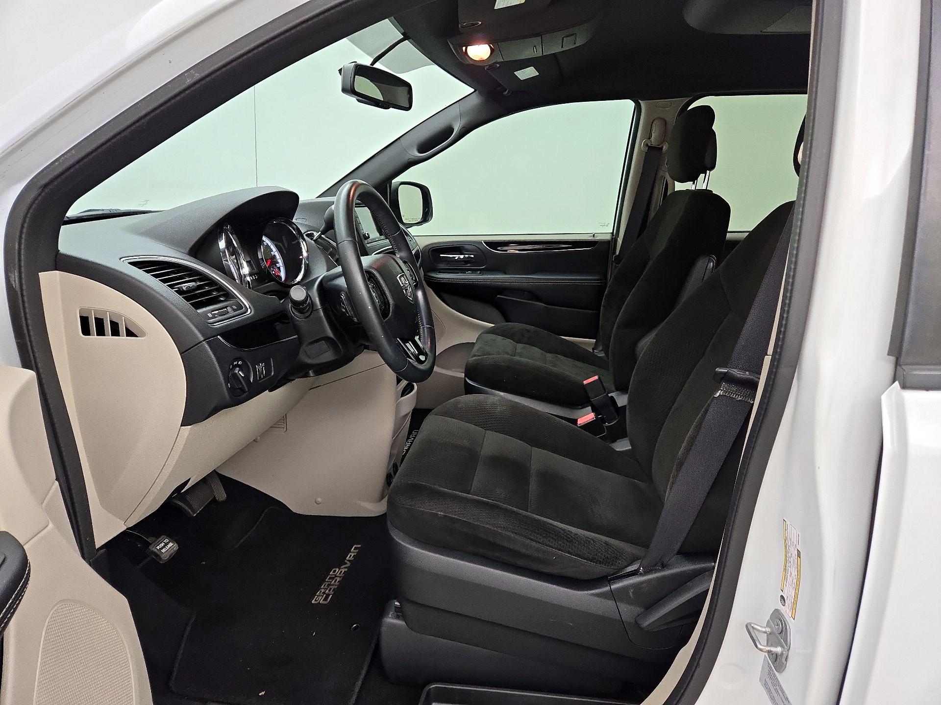 Thumbnail: 2016 Dodge Grand Caravan - 11