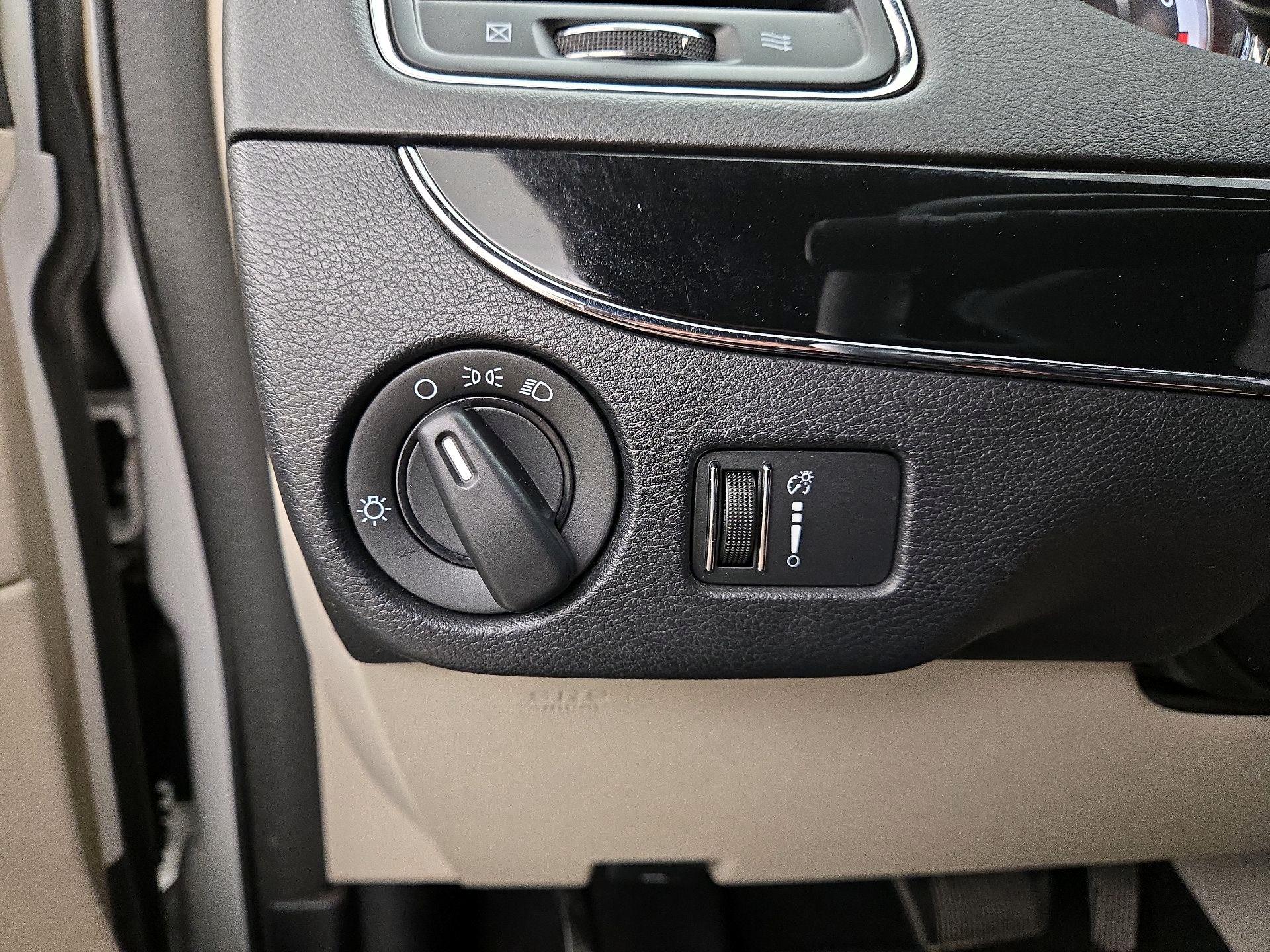 Thumbnail: 2016 Dodge Grand Caravan - 13