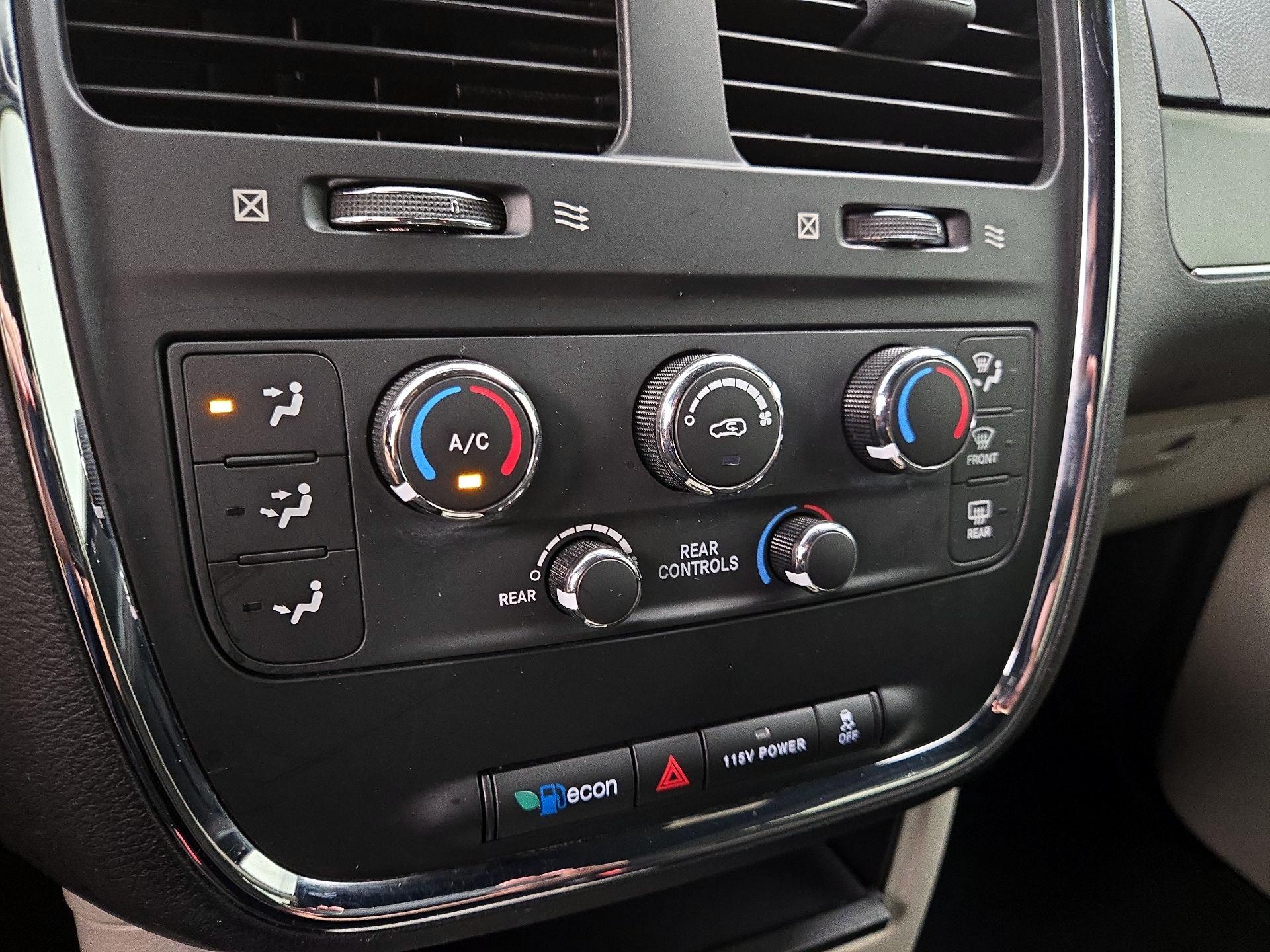 Thumbnail: 2016 Dodge Grand Caravan - 16