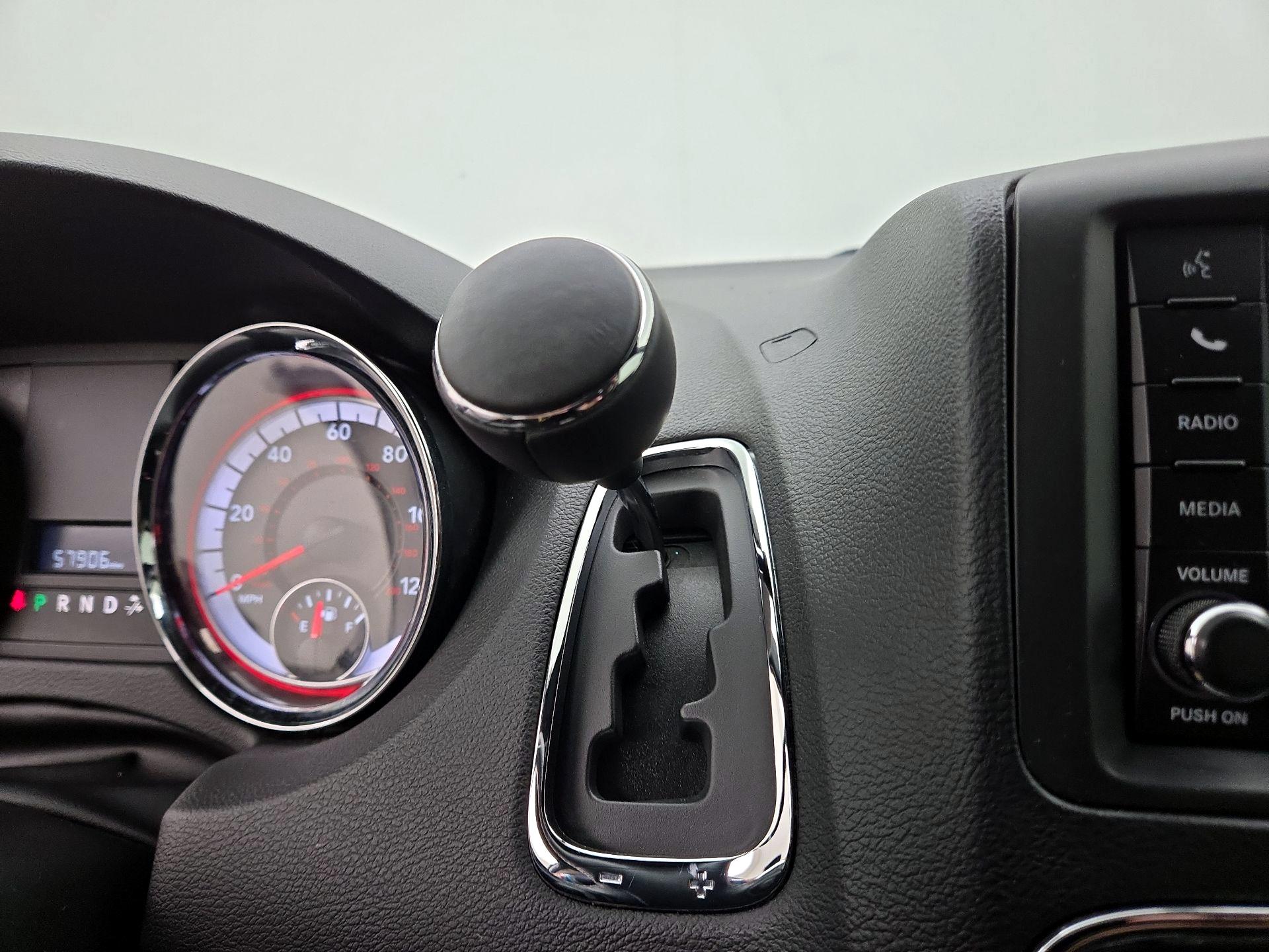 Thumbnail: 2016 Dodge Grand Caravan - 17