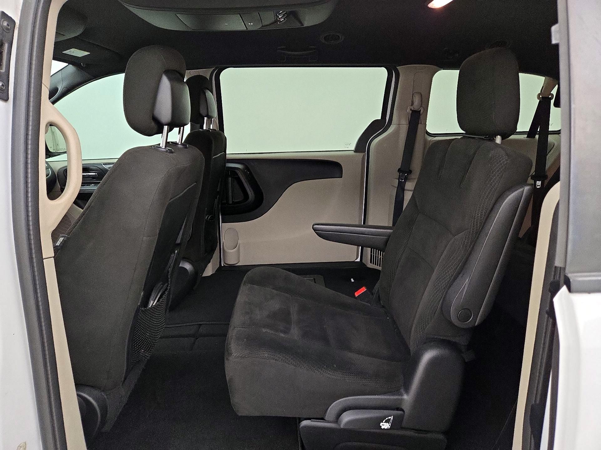 Thumbnail: 2016 Dodge Grand Caravan - 18