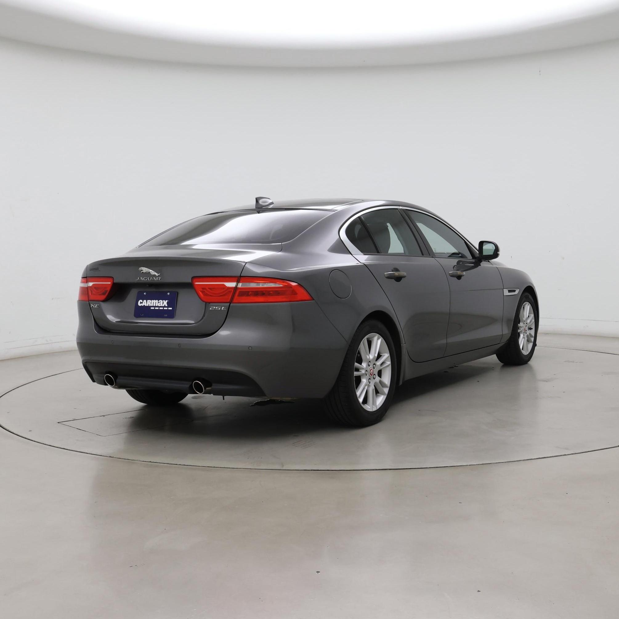 Thumbnail: 2017 Jaguar XE - 8