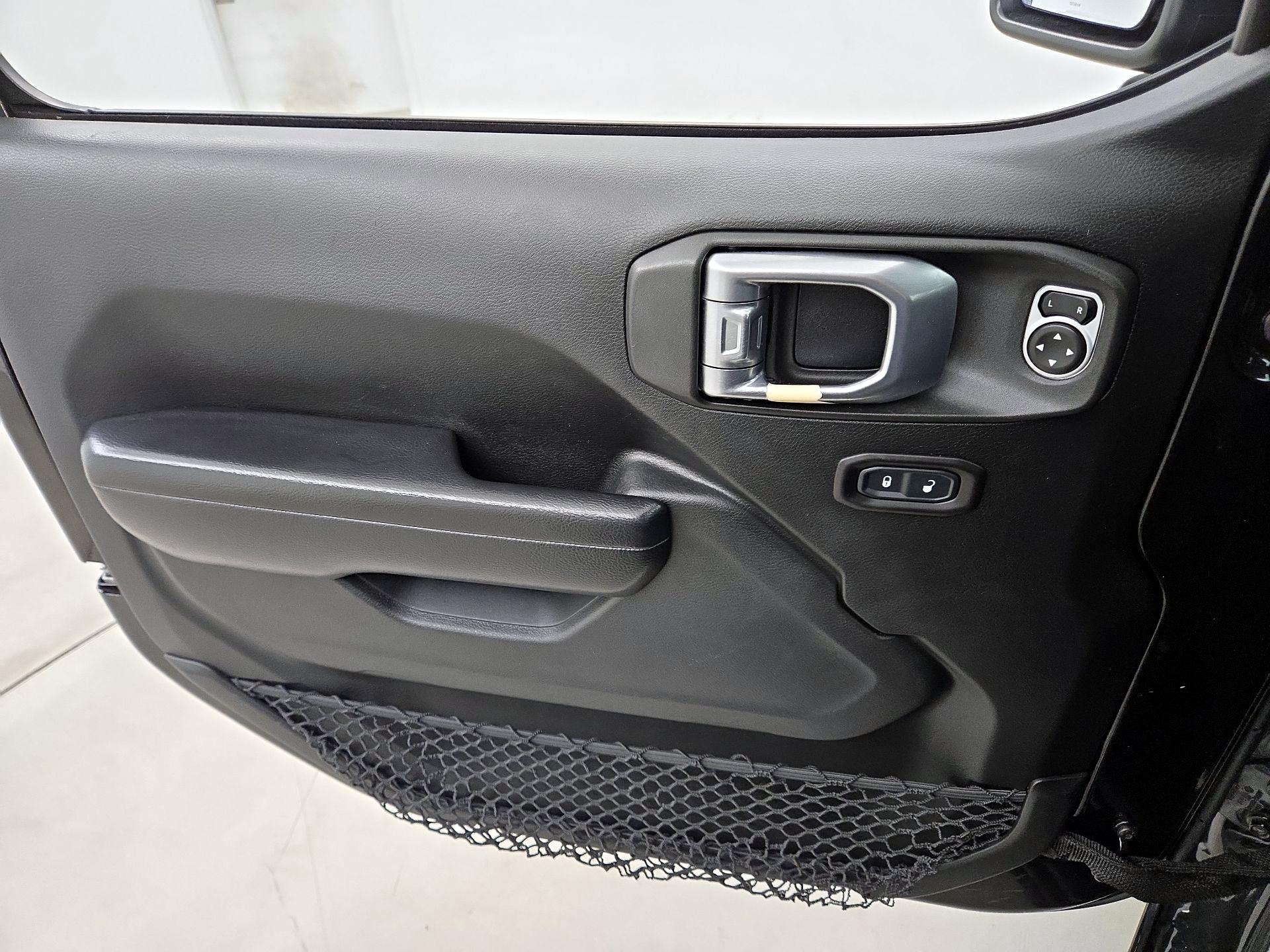 Thumbnail: 2018 Jeep Wrangler - 12