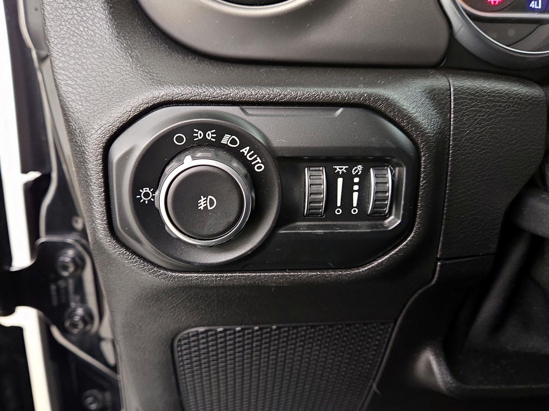 Thumbnail: 2018 Jeep Wrangler - 13