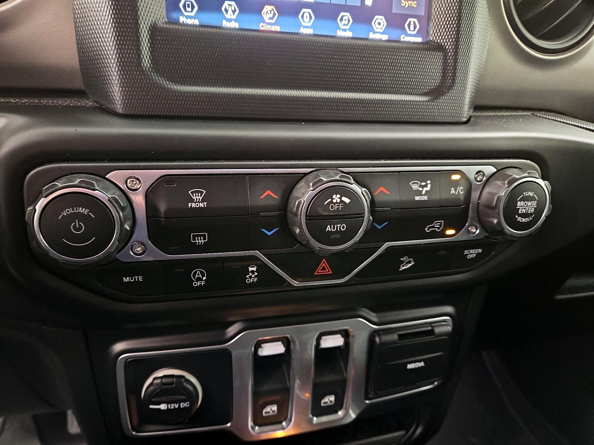 Thumbnail: 2018 Jeep Wrangler - 16