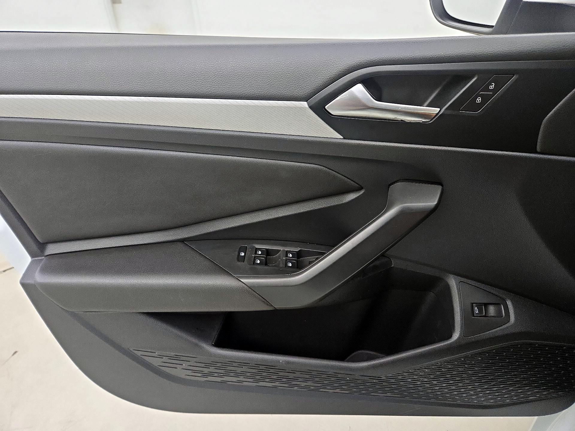 Thumbnail: 2019 Volkswagen Jetta - 12