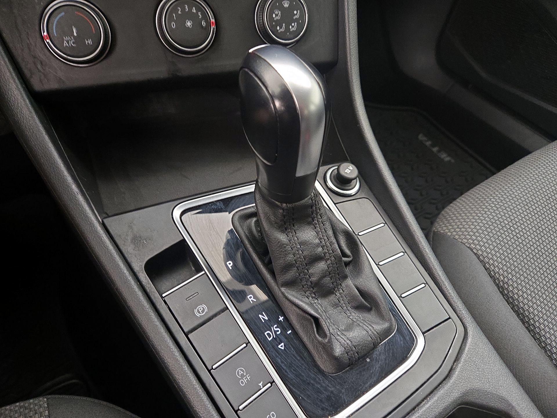 Thumbnail: 2019 Volkswagen Jetta - 17