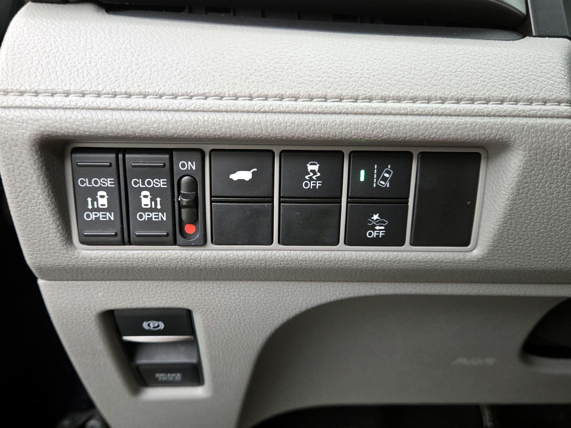 Thumbnail: 2019 Honda Odyssey - 13