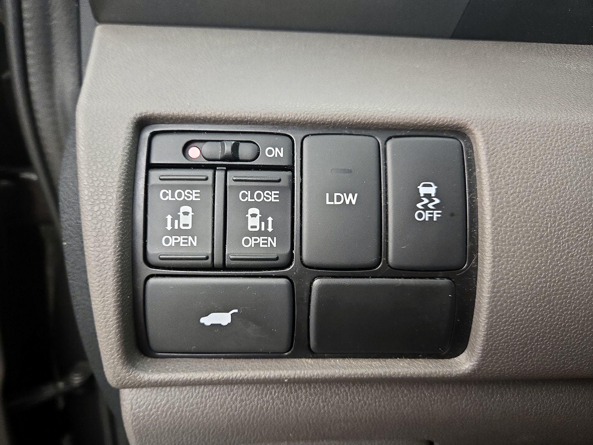 Thumbnail: 2016 Honda Odyssey - 13