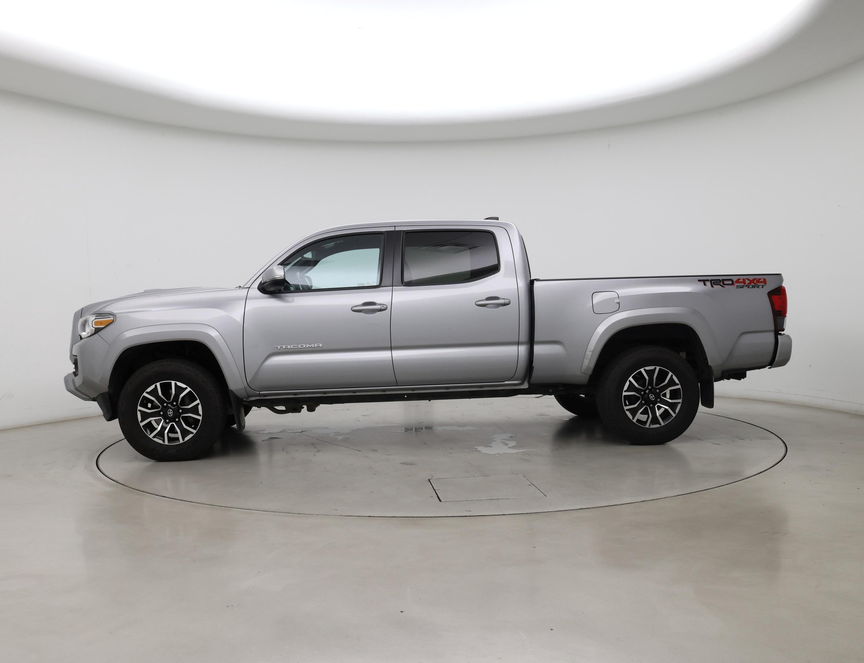 Thumbnail: 2020 Toyota Tacoma - 3