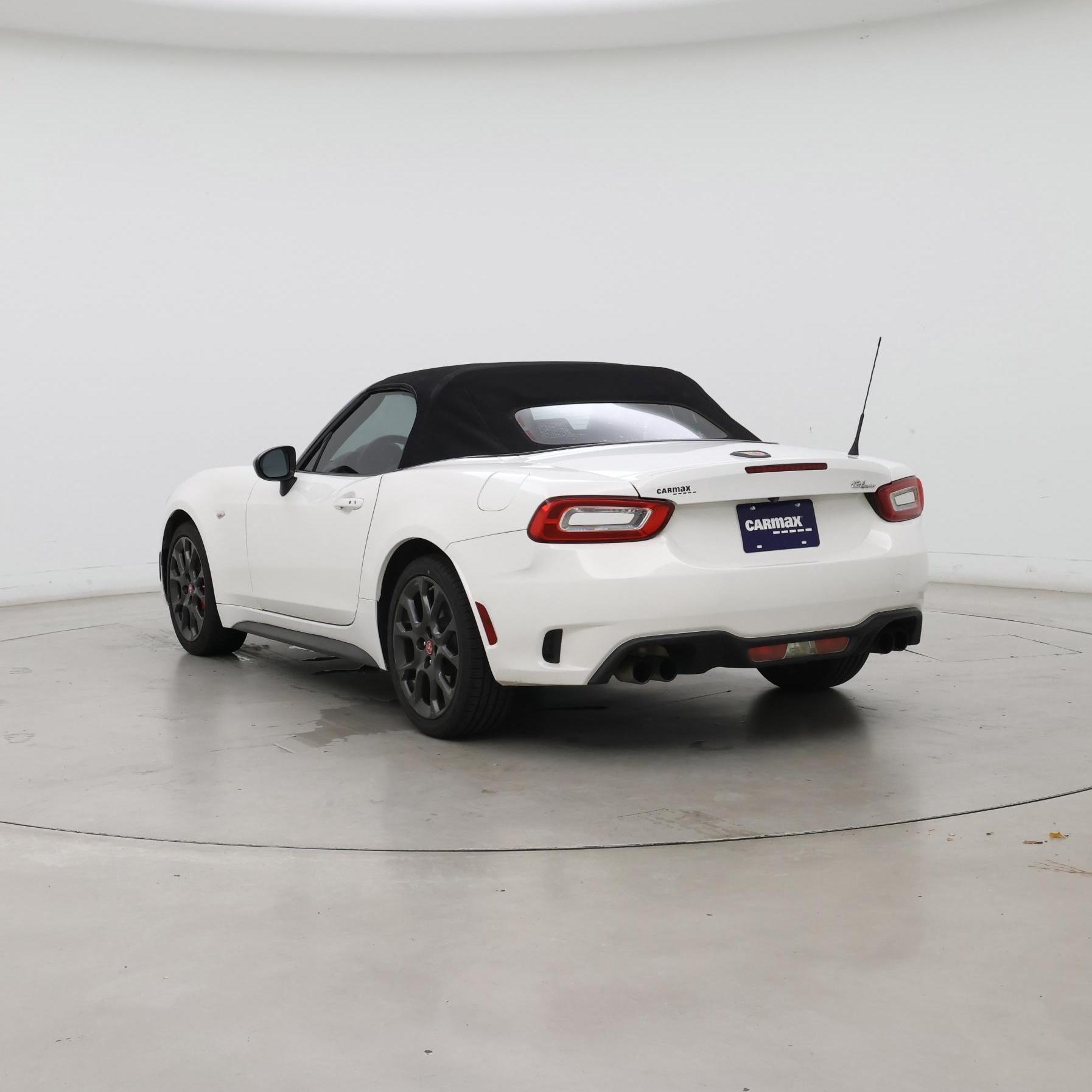 Thumbnail: 2017 Fiat 124 Spider - 2