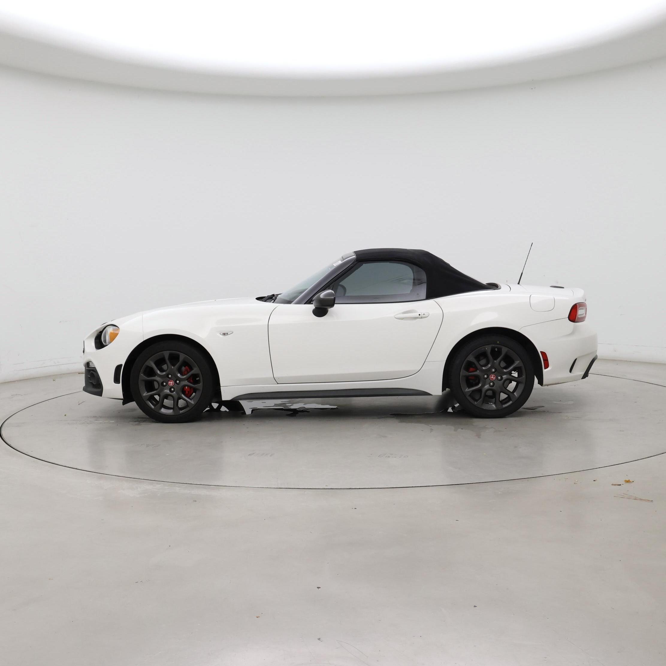 Thumbnail: 2017 Fiat 124 Spider - 3