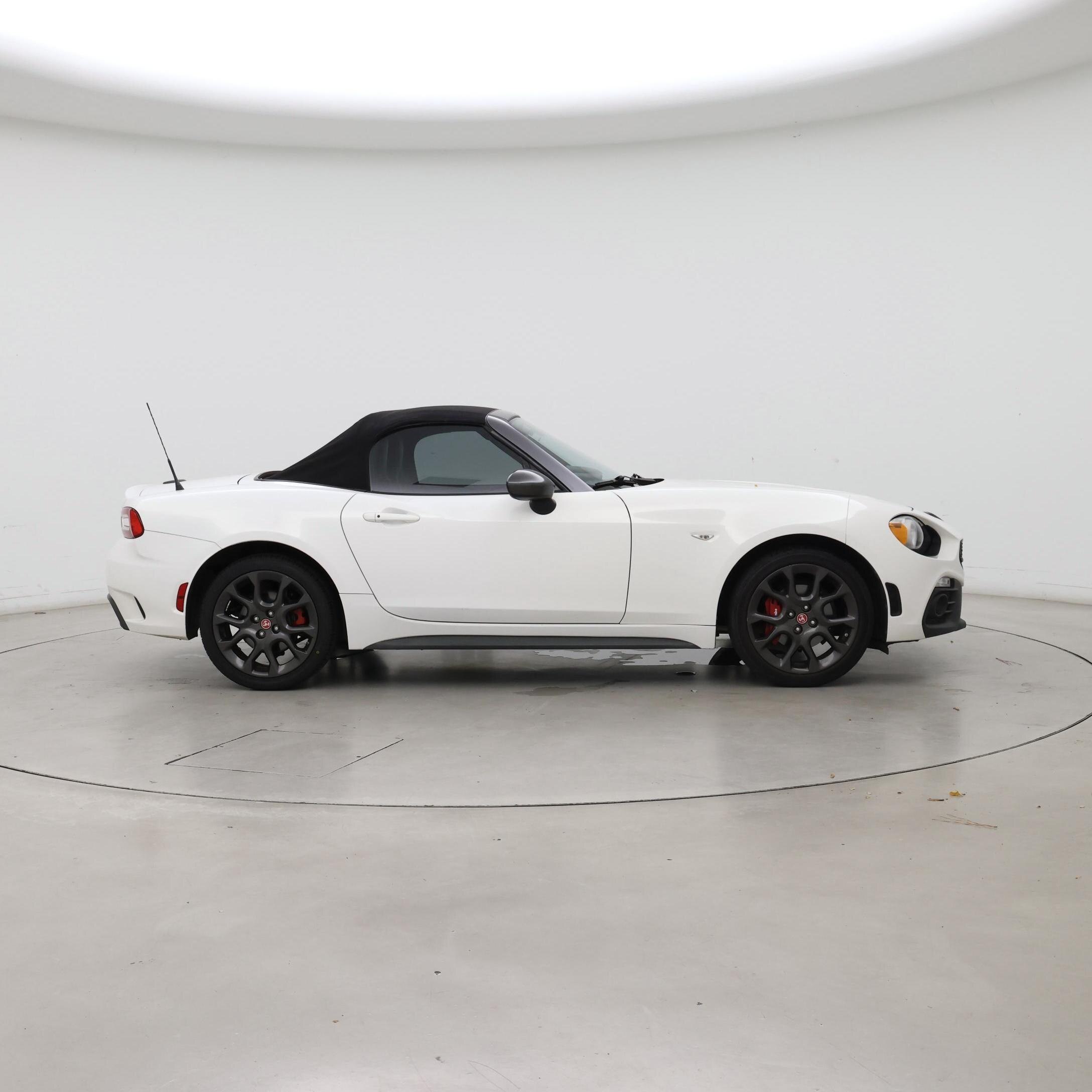 Thumbnail: 2017 Fiat 124 Spider - 7