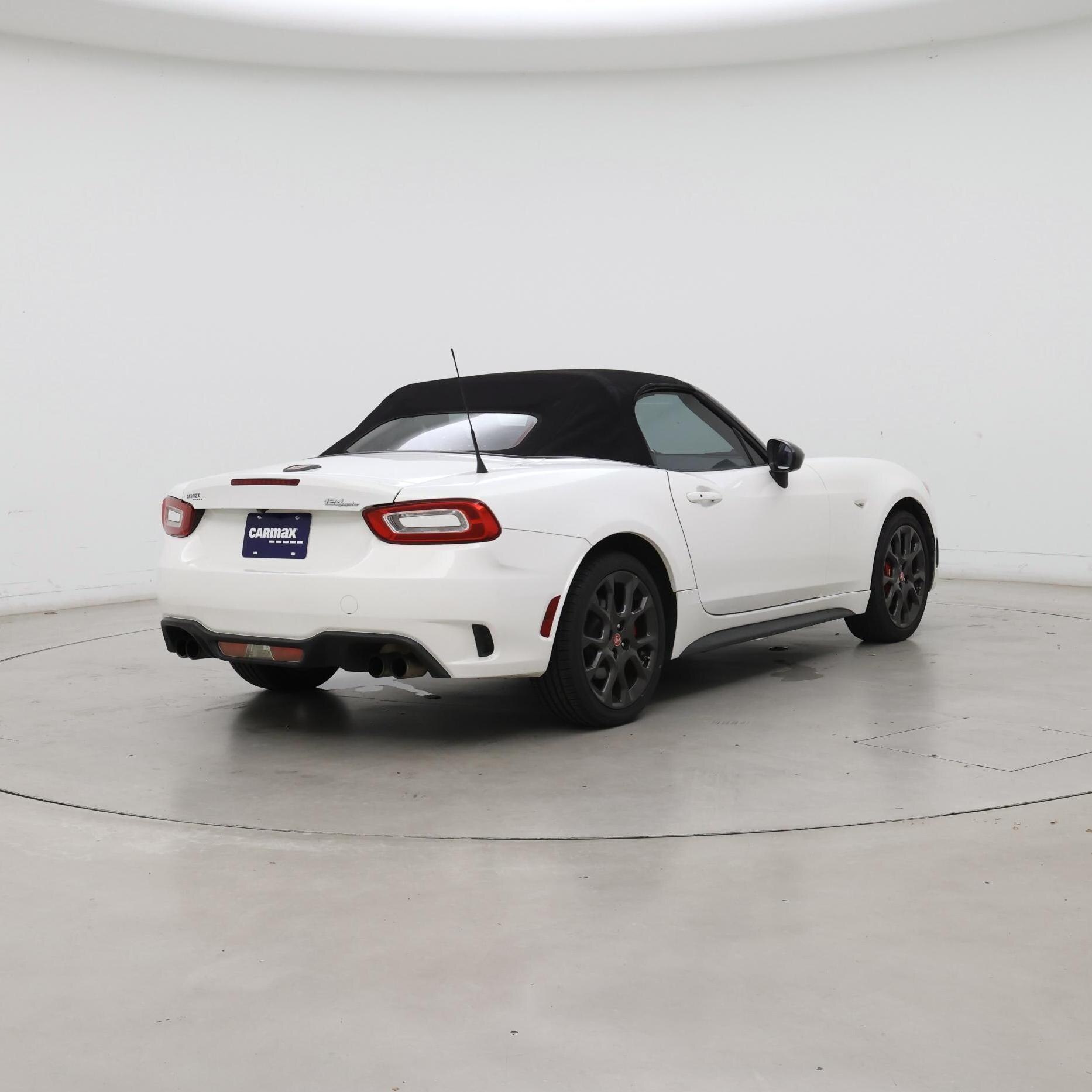 Thumbnail: 2017 Fiat 124 Spider - 8