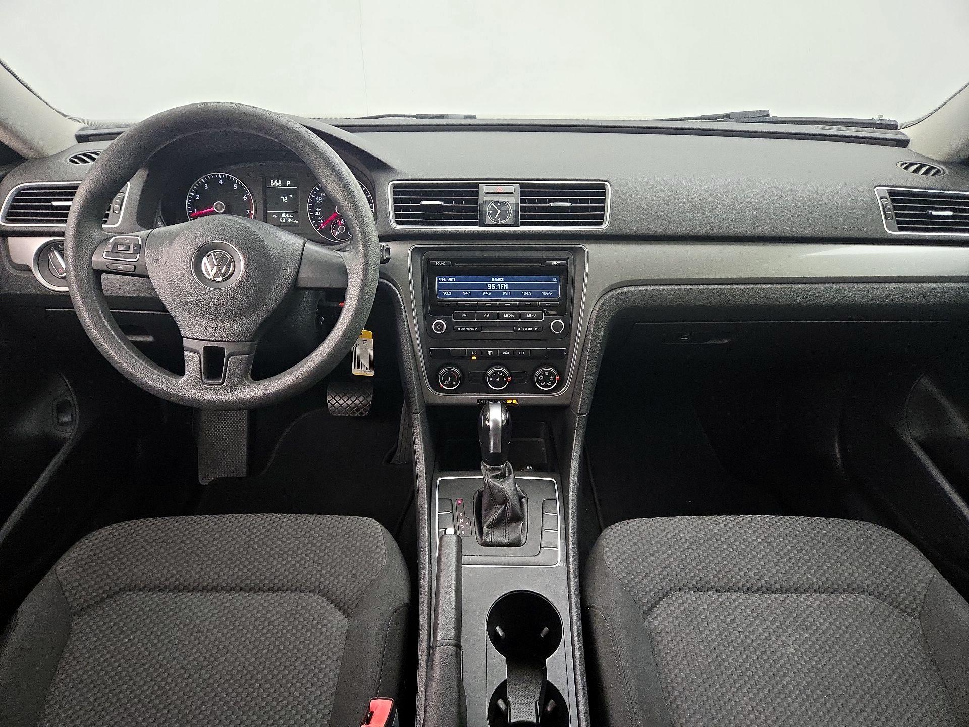 Thumbnail: 2015 Volkswagen Passat - 9