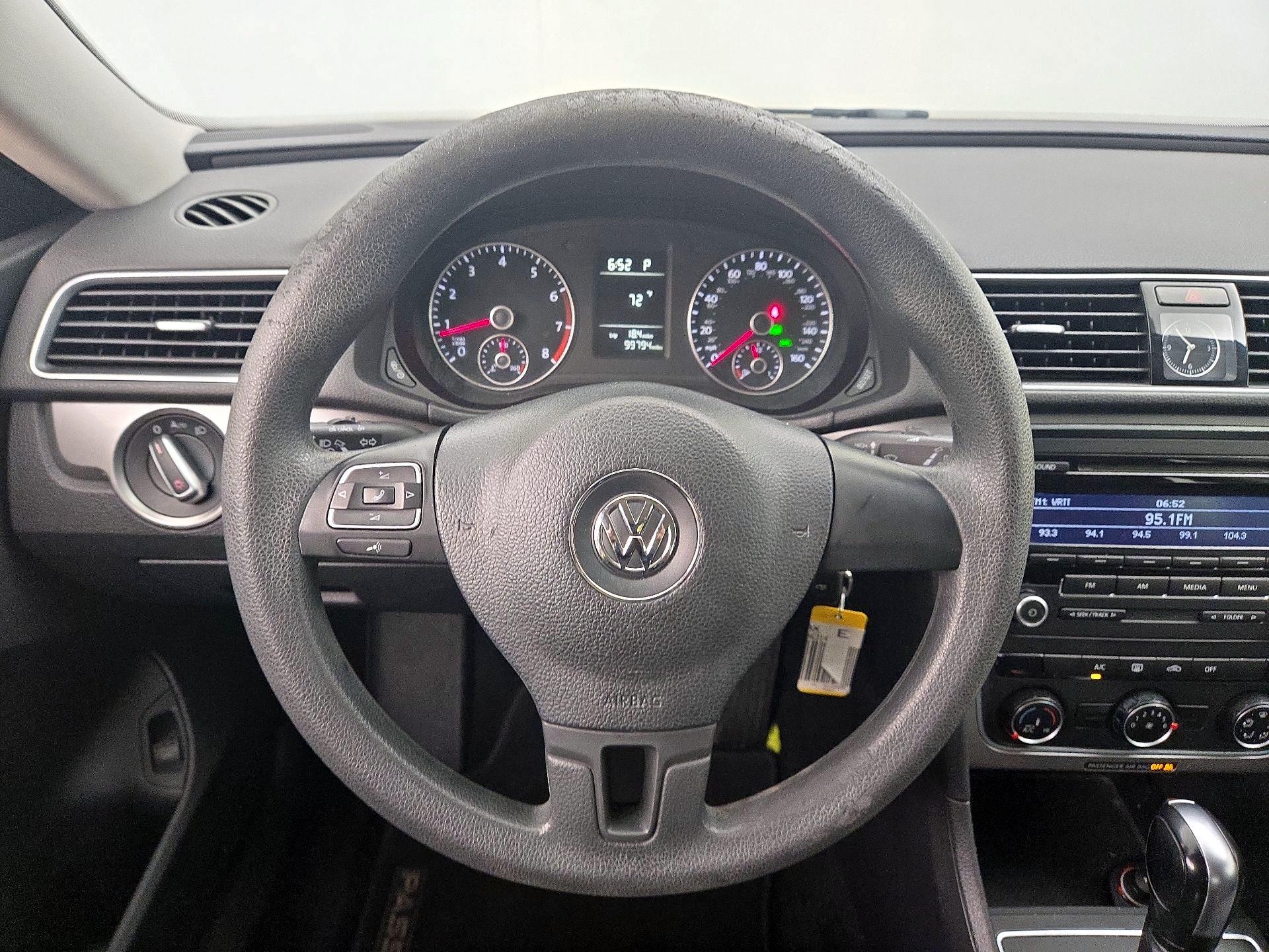Thumbnail: 2015 Volkswagen Passat - 10