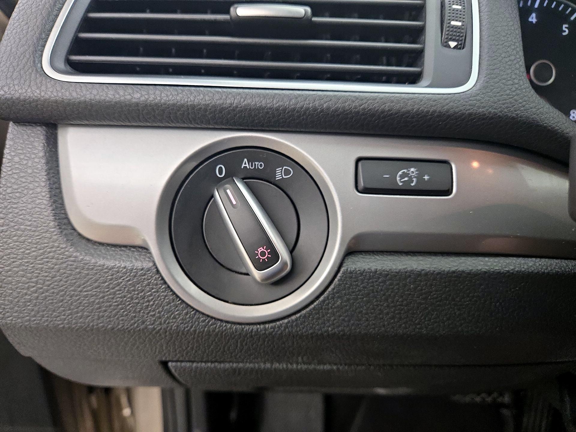 Thumbnail: 2015 Volkswagen Passat - 13
