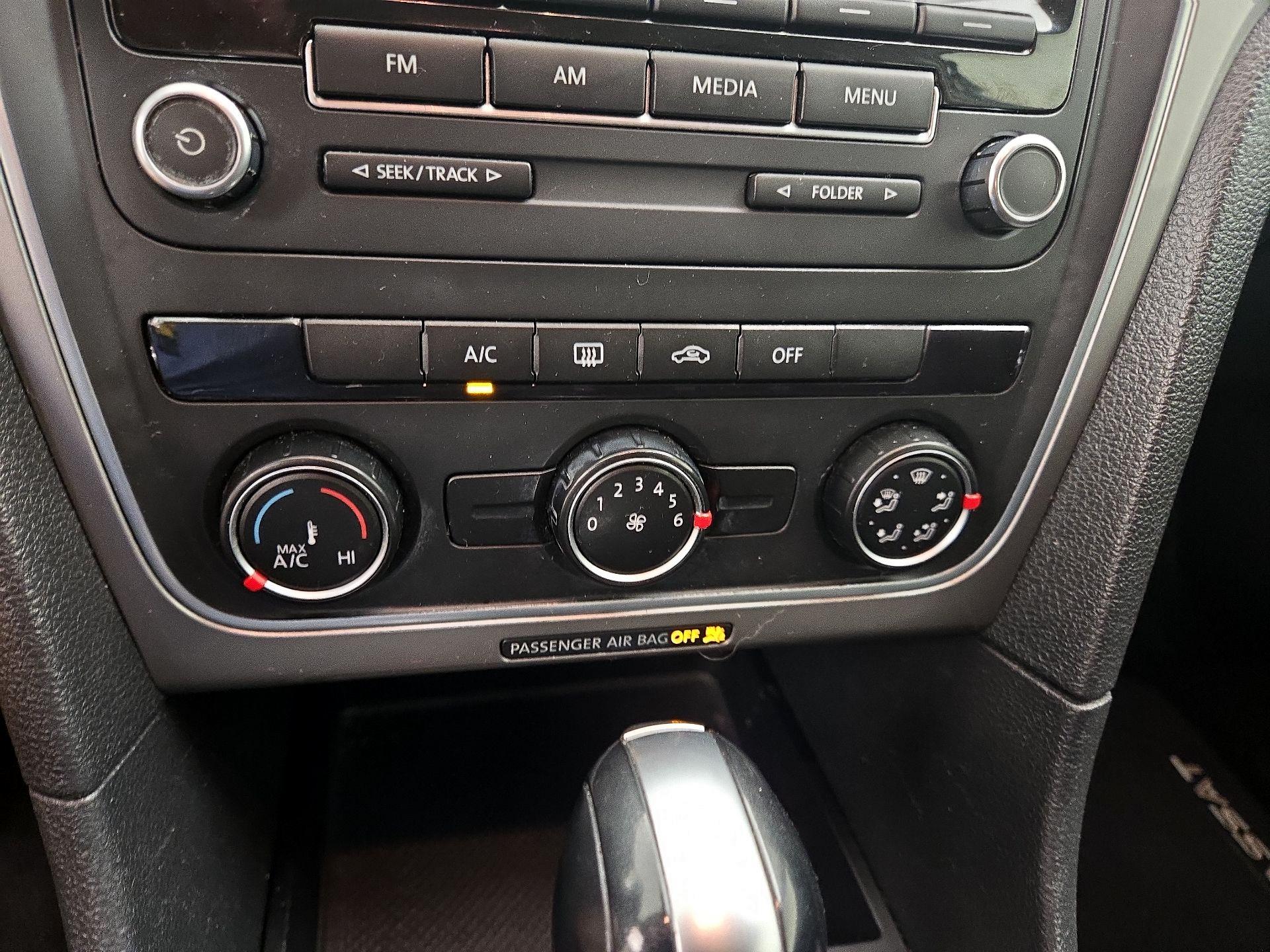 Thumbnail: 2015 Volkswagen Passat - 15