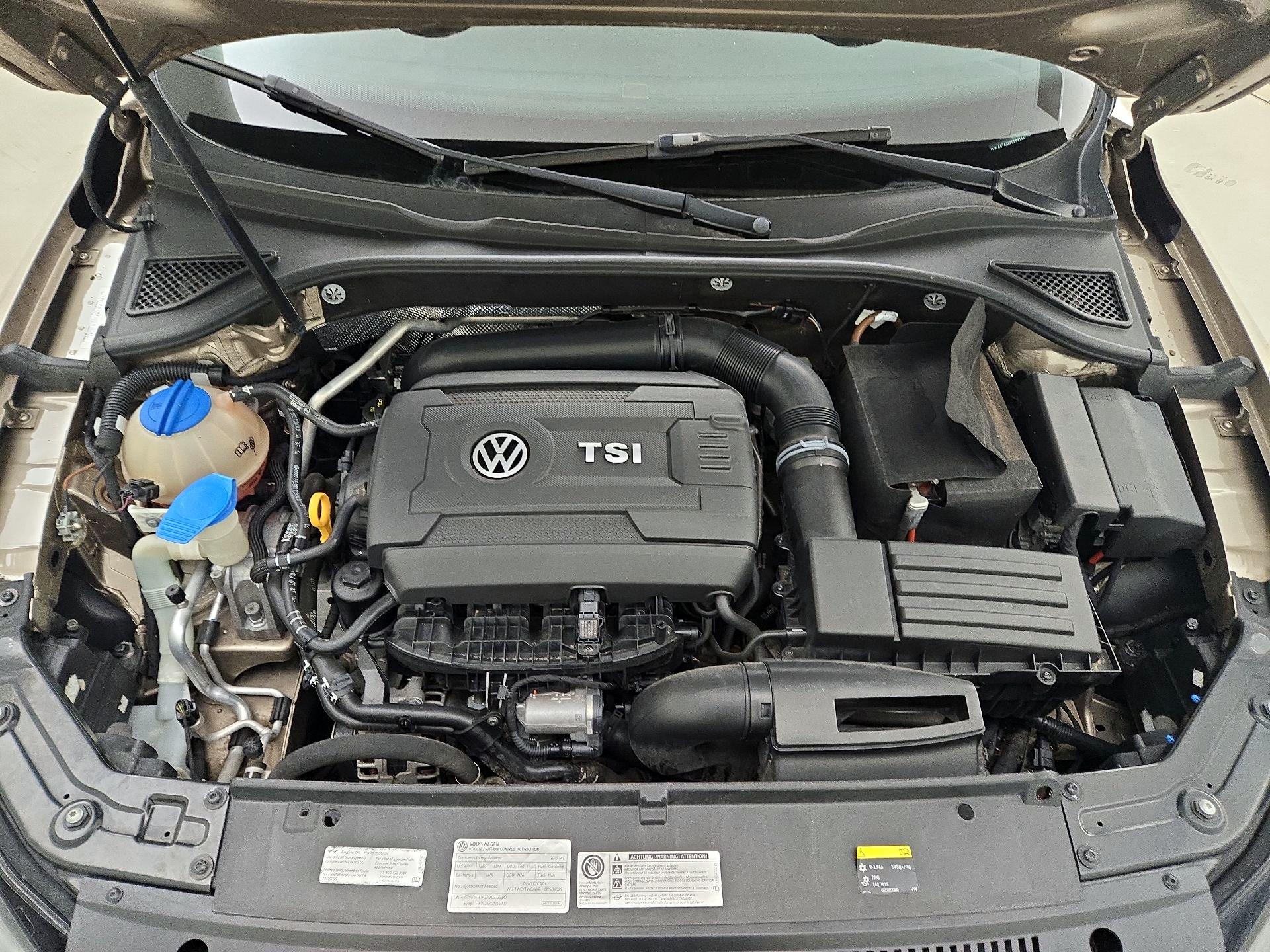 Thumbnail: 2015 Volkswagen Passat - 19