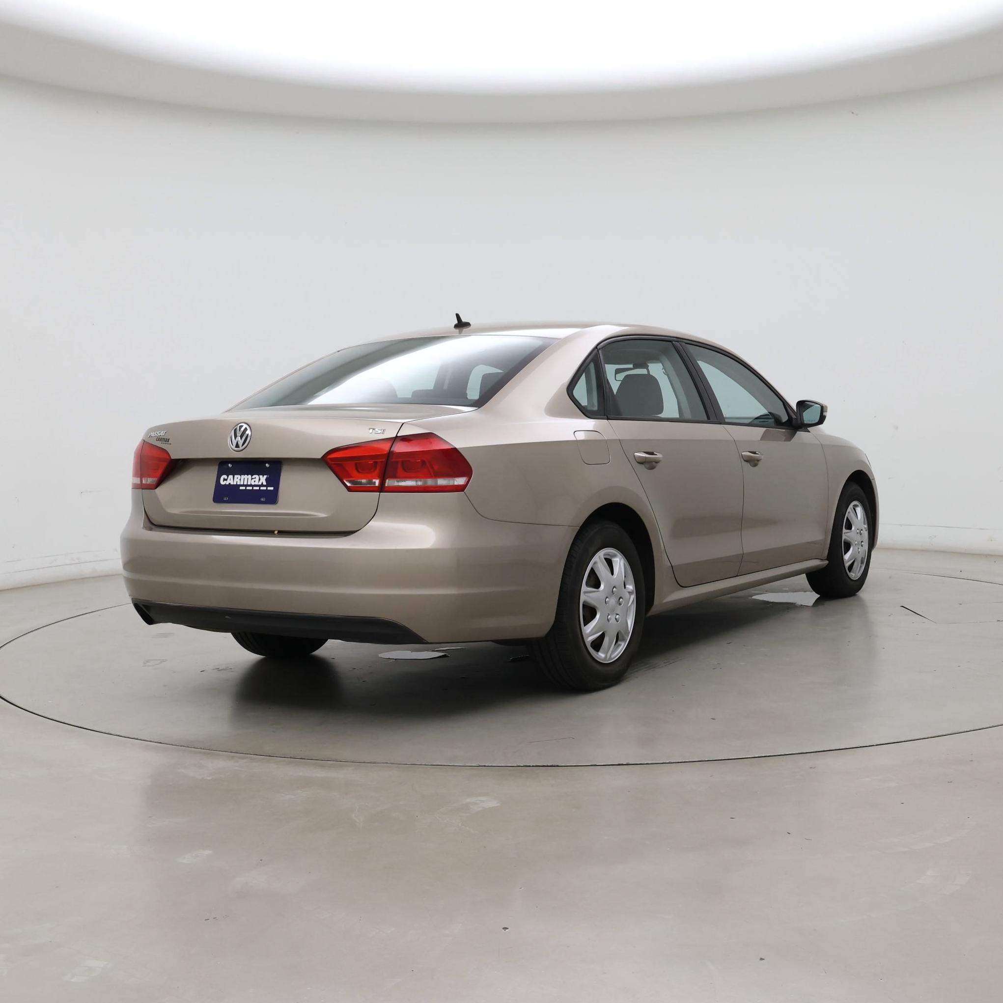 Thumbnail: 2015 Volkswagen Passat - 8