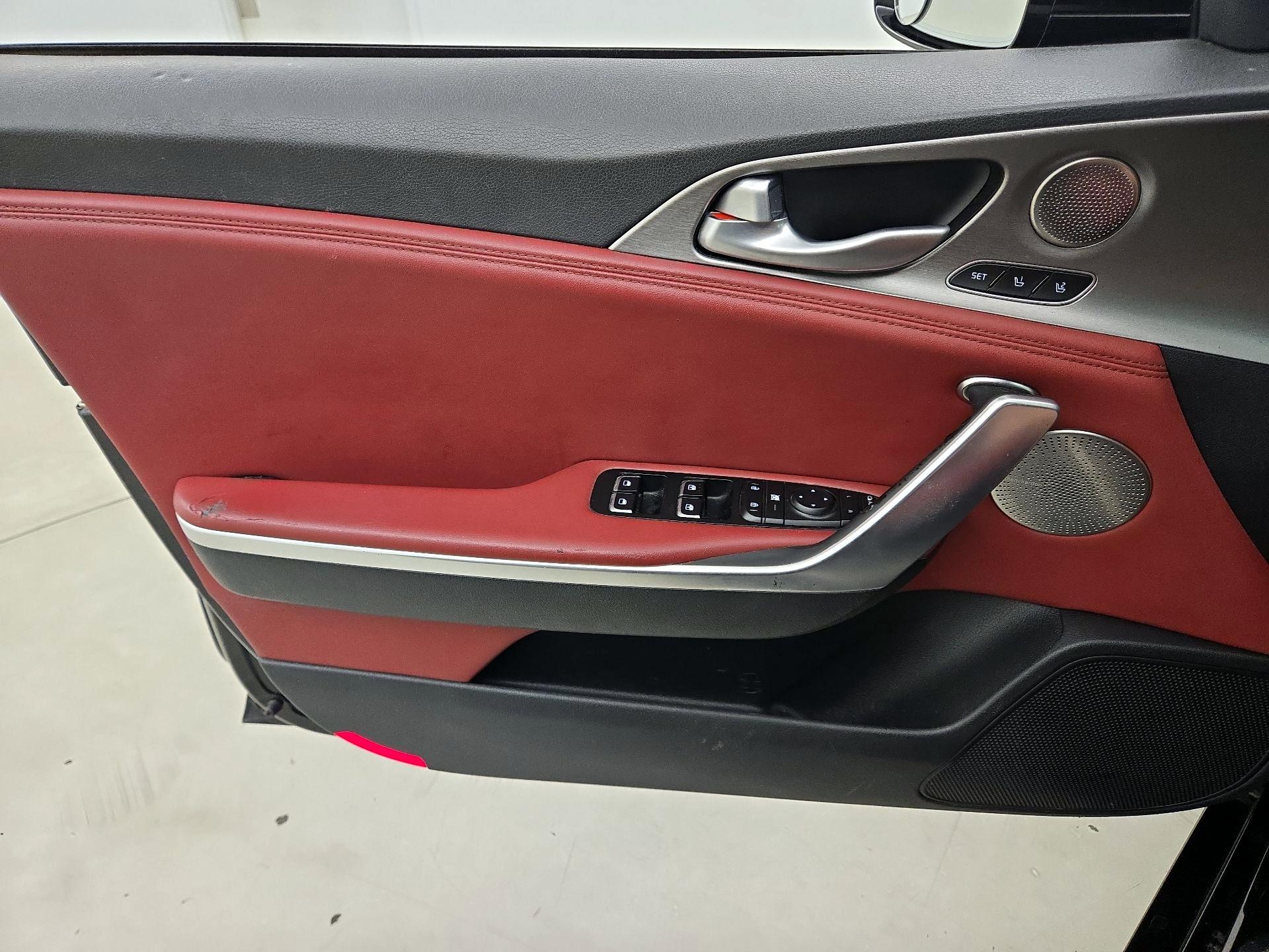 Thumbnail: 2018 Kia Stinger - 12
