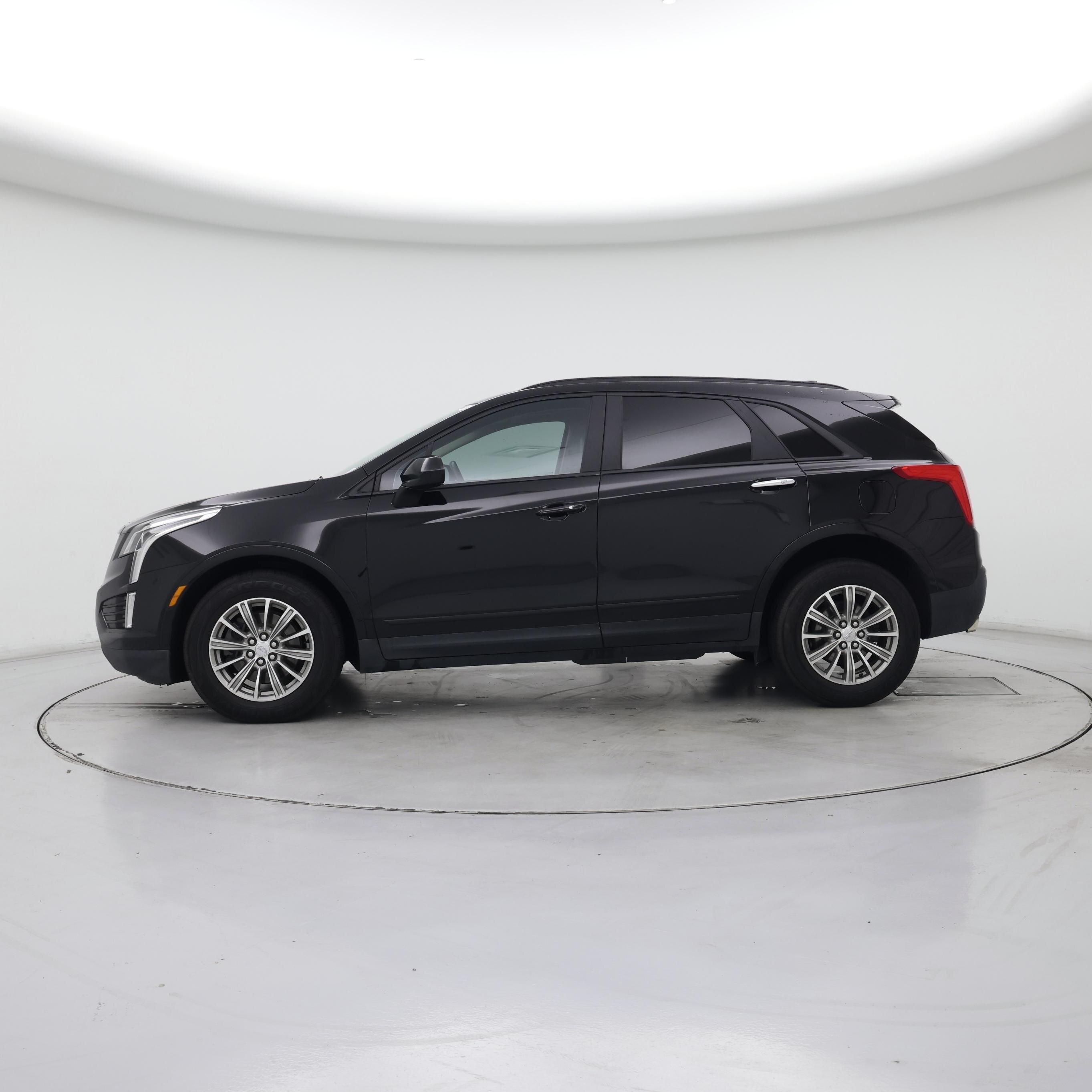 Thumbnail: 2018 Cadillac XT5 - 3