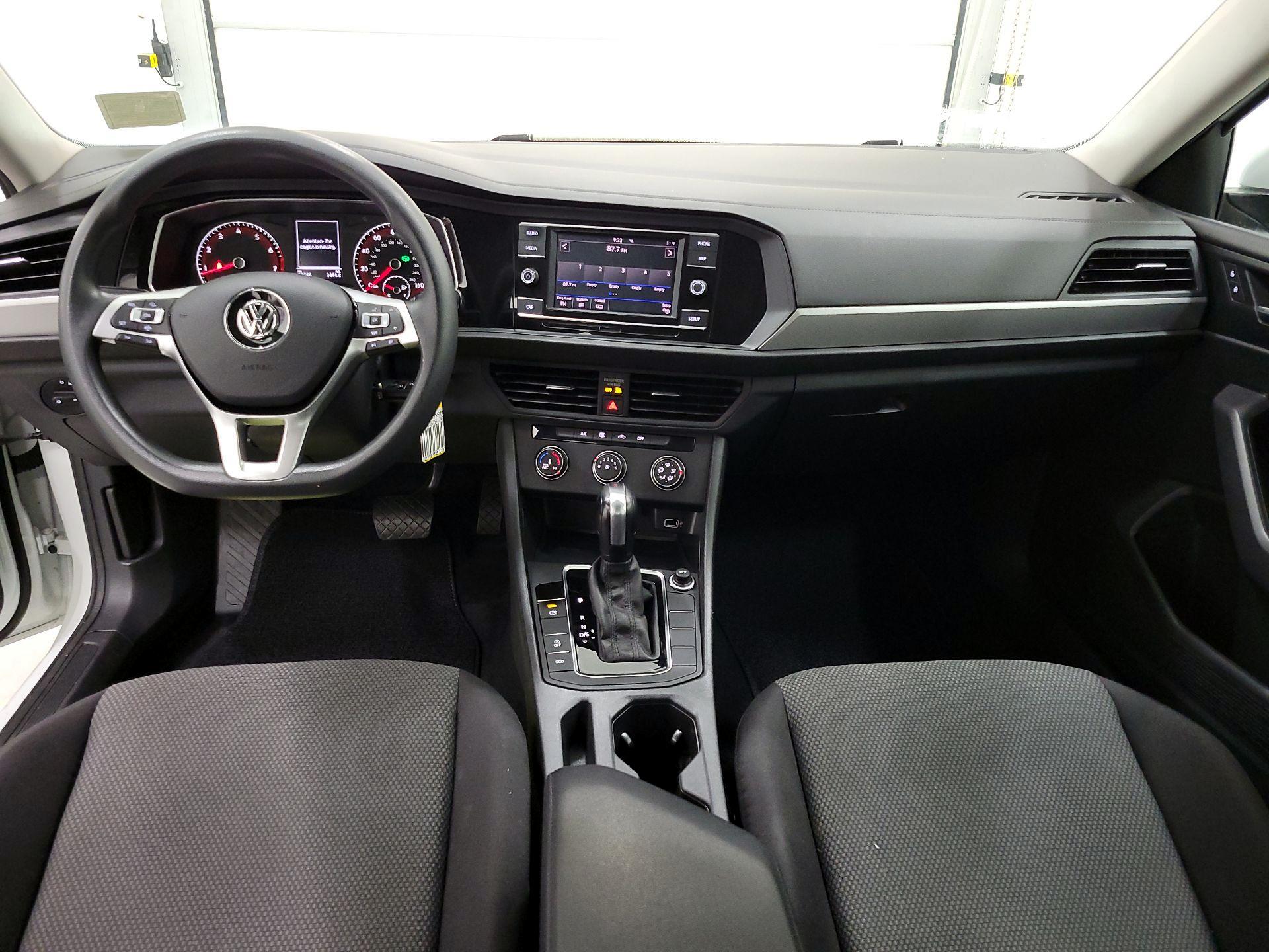 Thumbnail: 2019 Volkswagen Jetta - 9