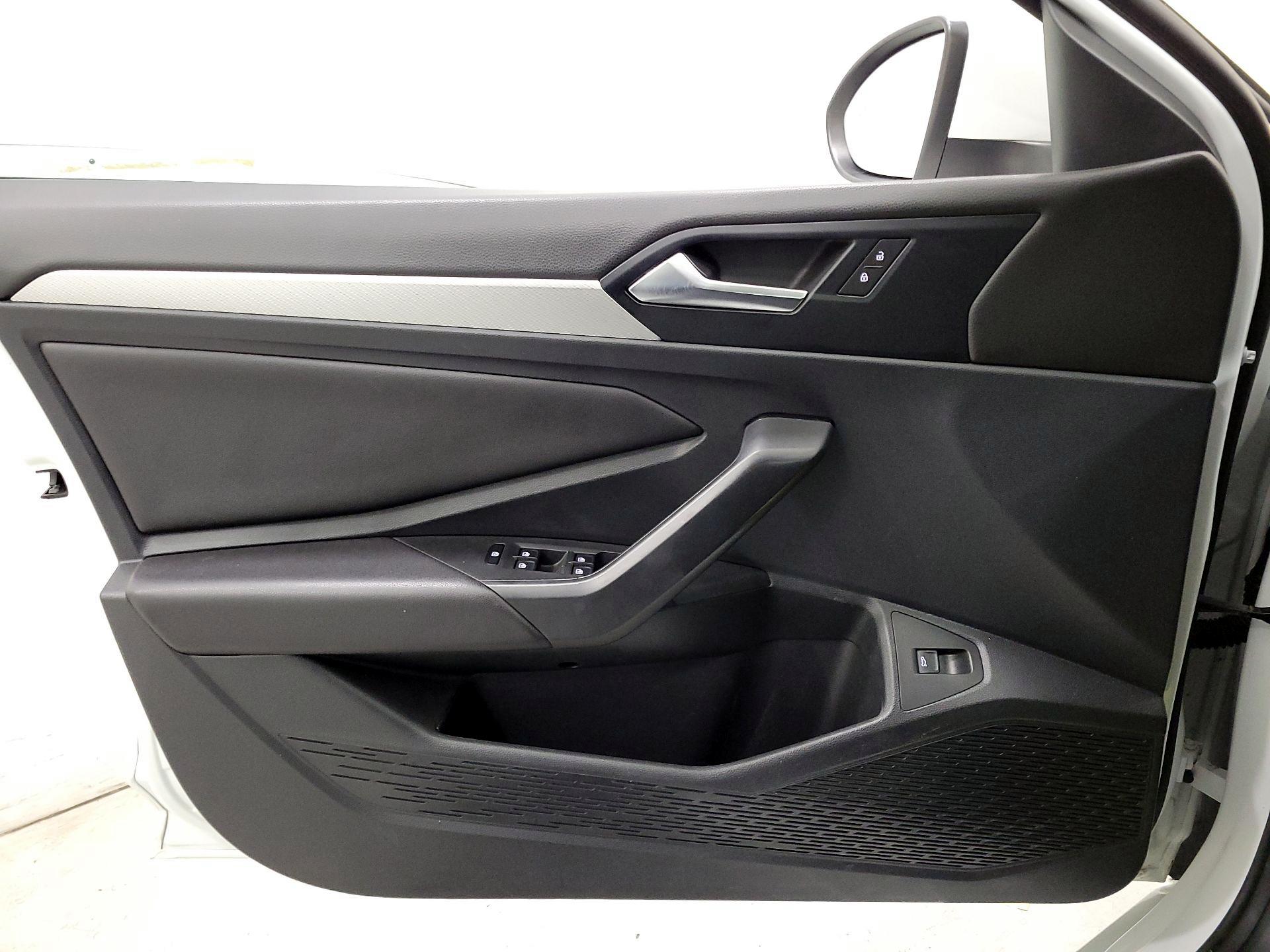 Thumbnail: 2019 Volkswagen Jetta - 12