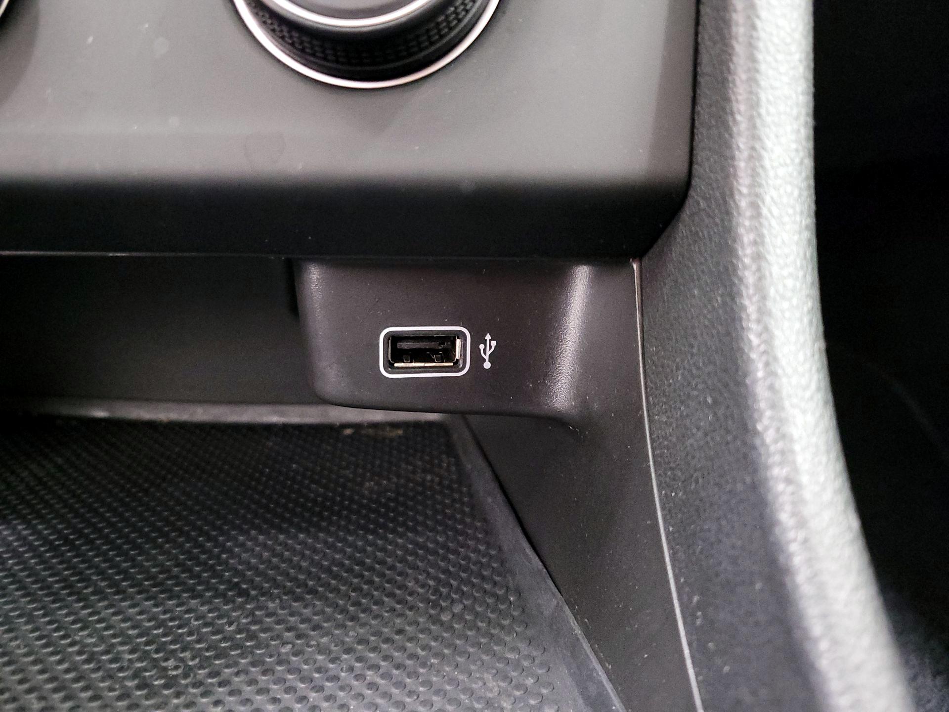 Thumbnail: 2019 Volkswagen Jetta - 18