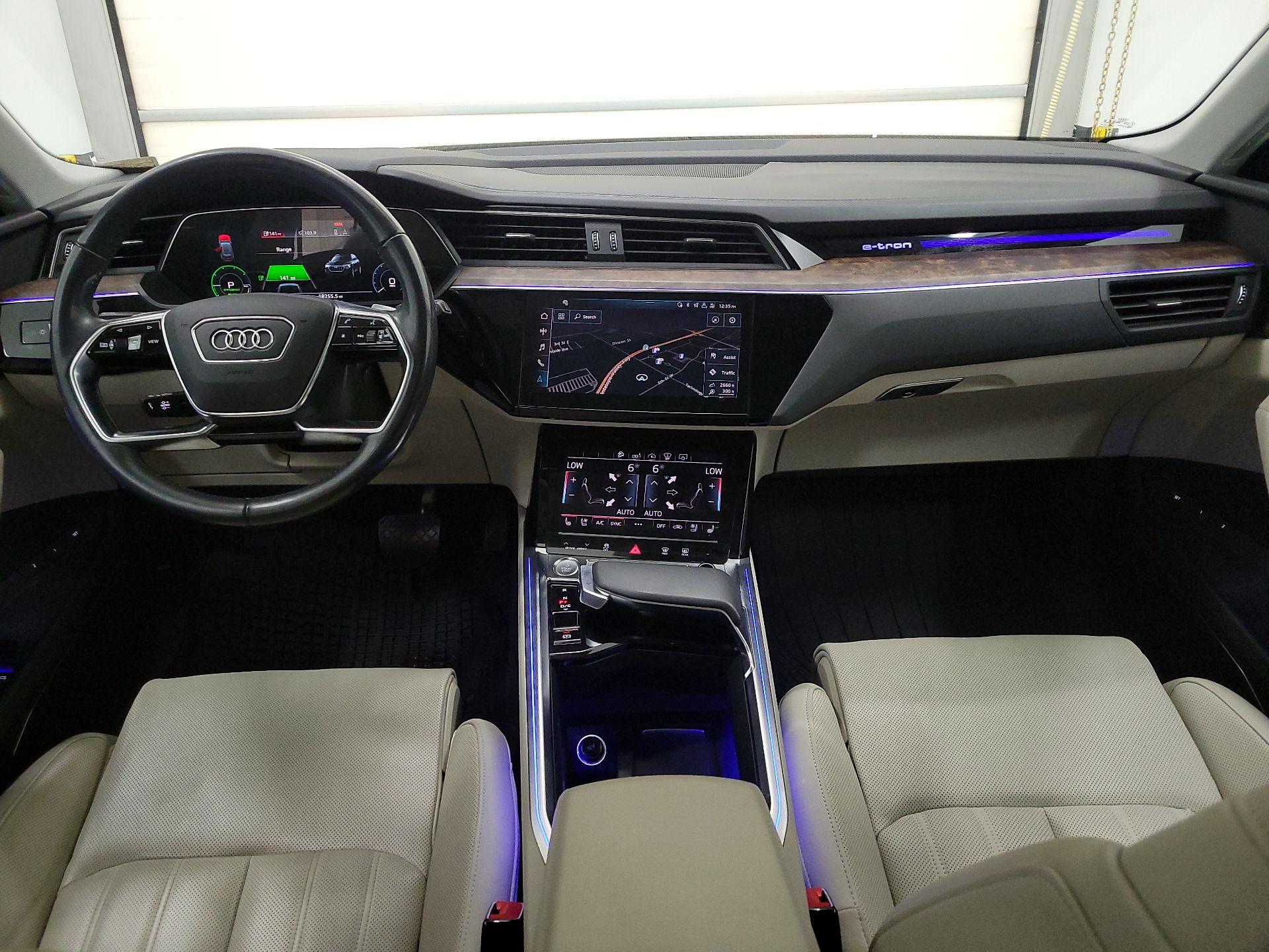 Thumbnail: 2019 Audi e-tron - 9