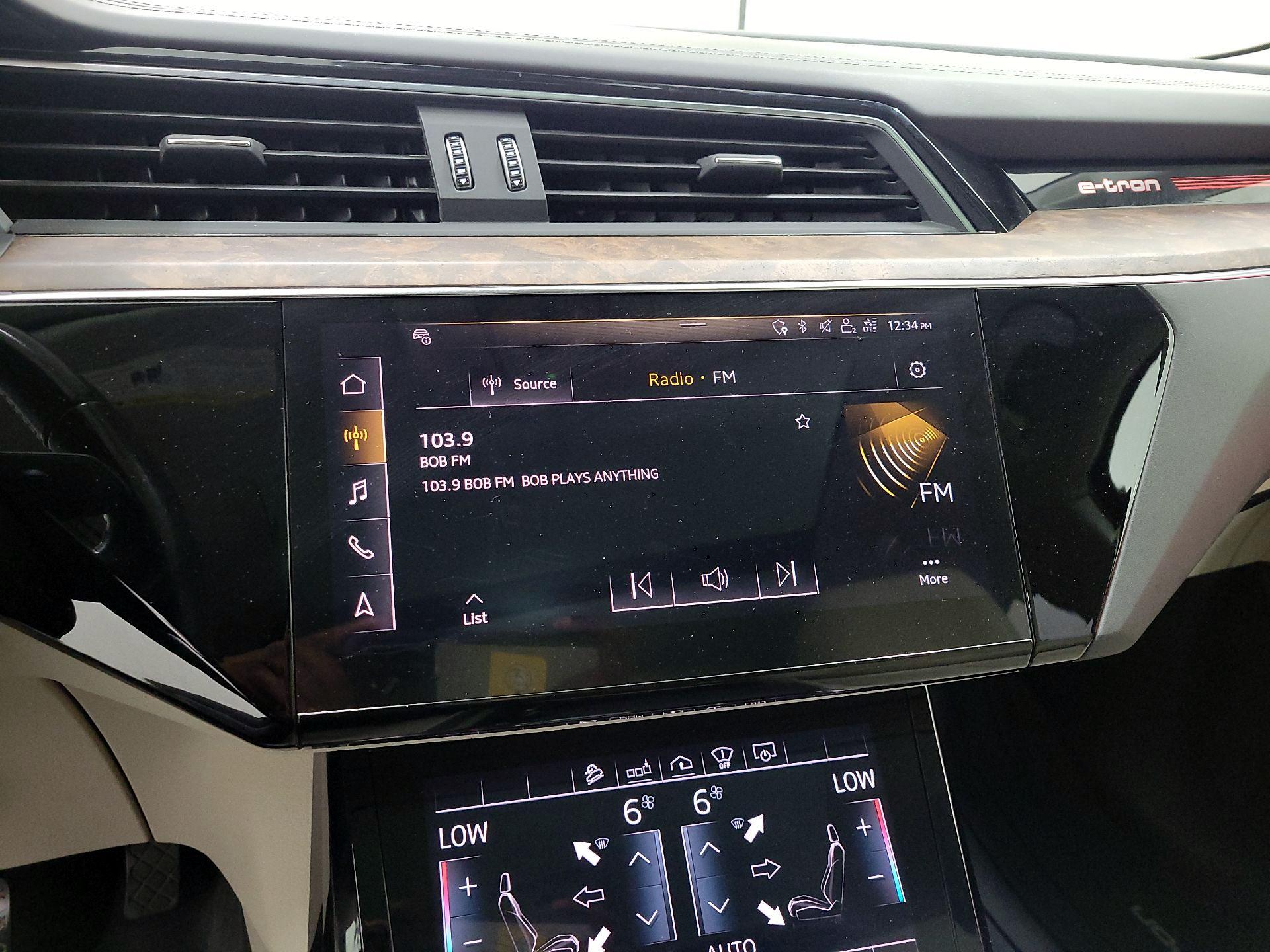 Thumbnail: 2019 Audi e-tron - 16