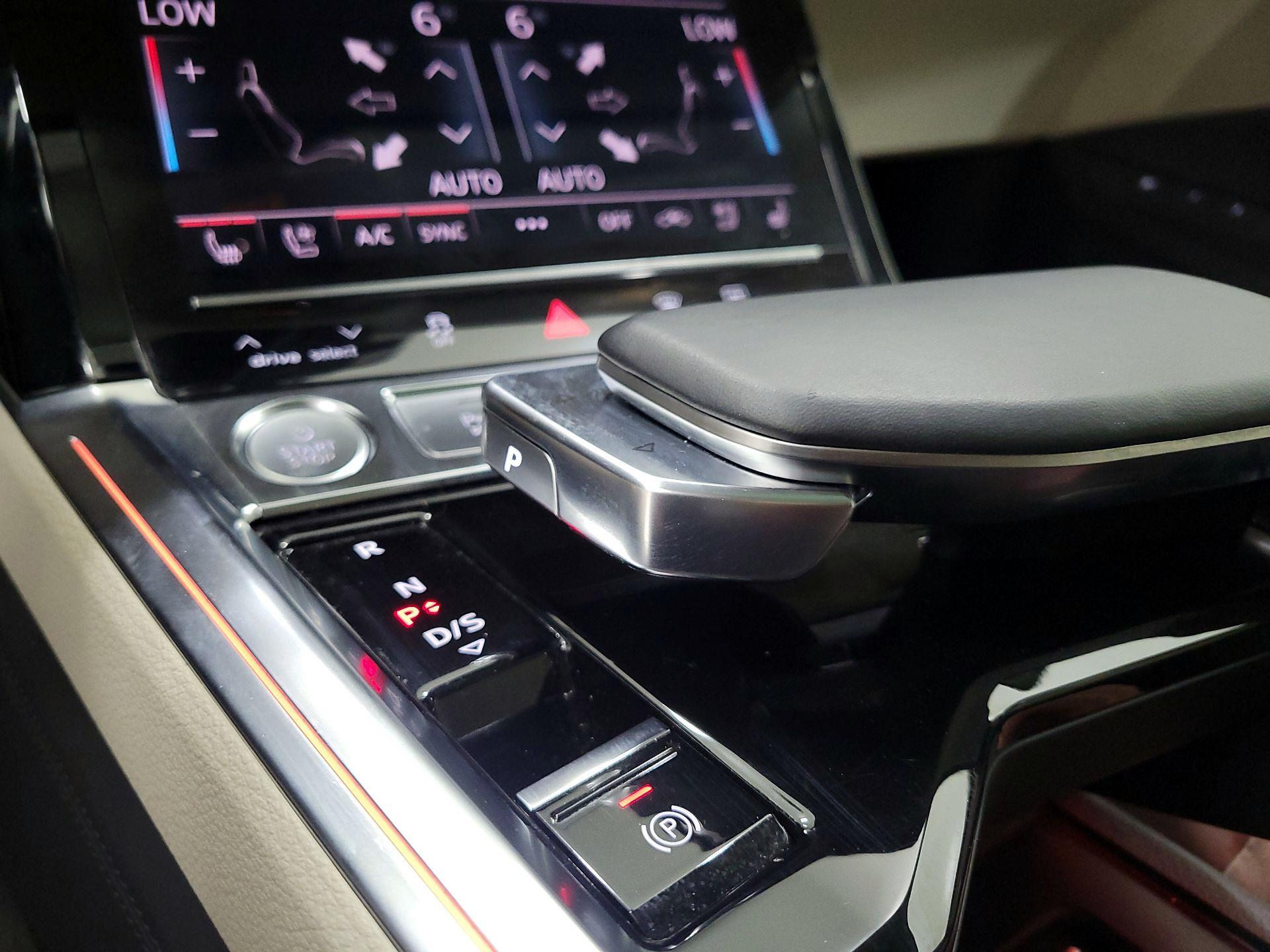 Thumbnail: 2019 Audi e-tron - 18