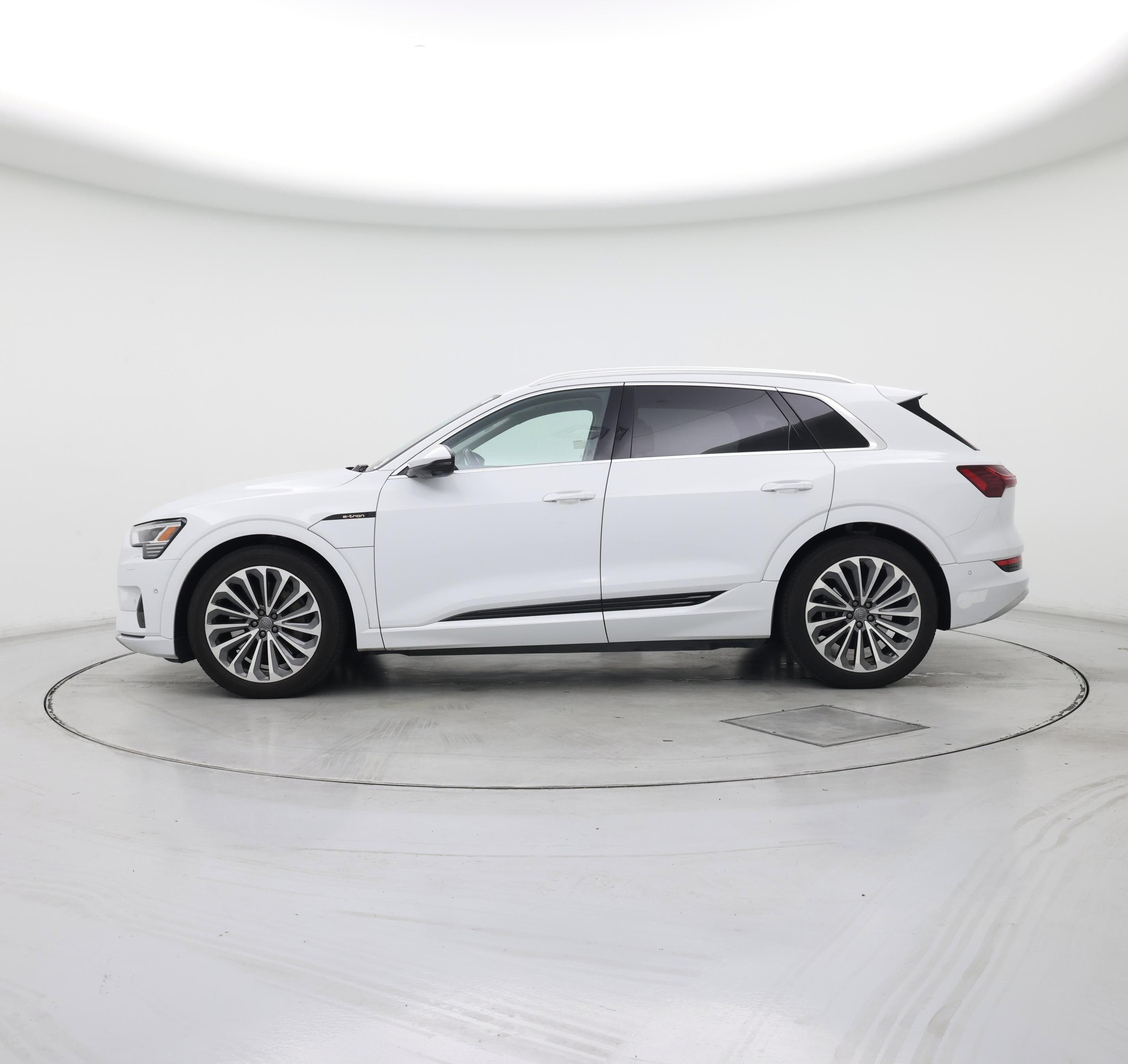 Thumbnail: 2019 Audi e-tron - 3