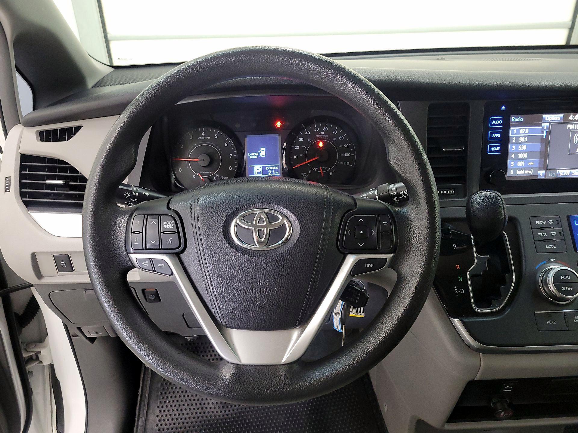 Thumbnail: 2015 Toyota Sienna - 10