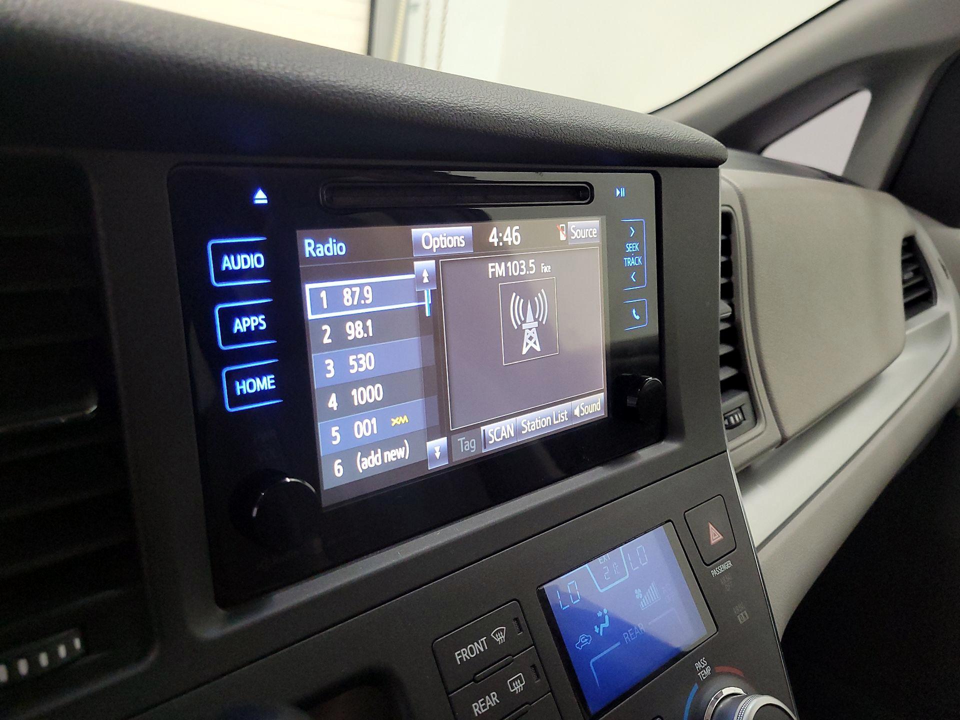 Thumbnail: 2015 Toyota Sienna - 15