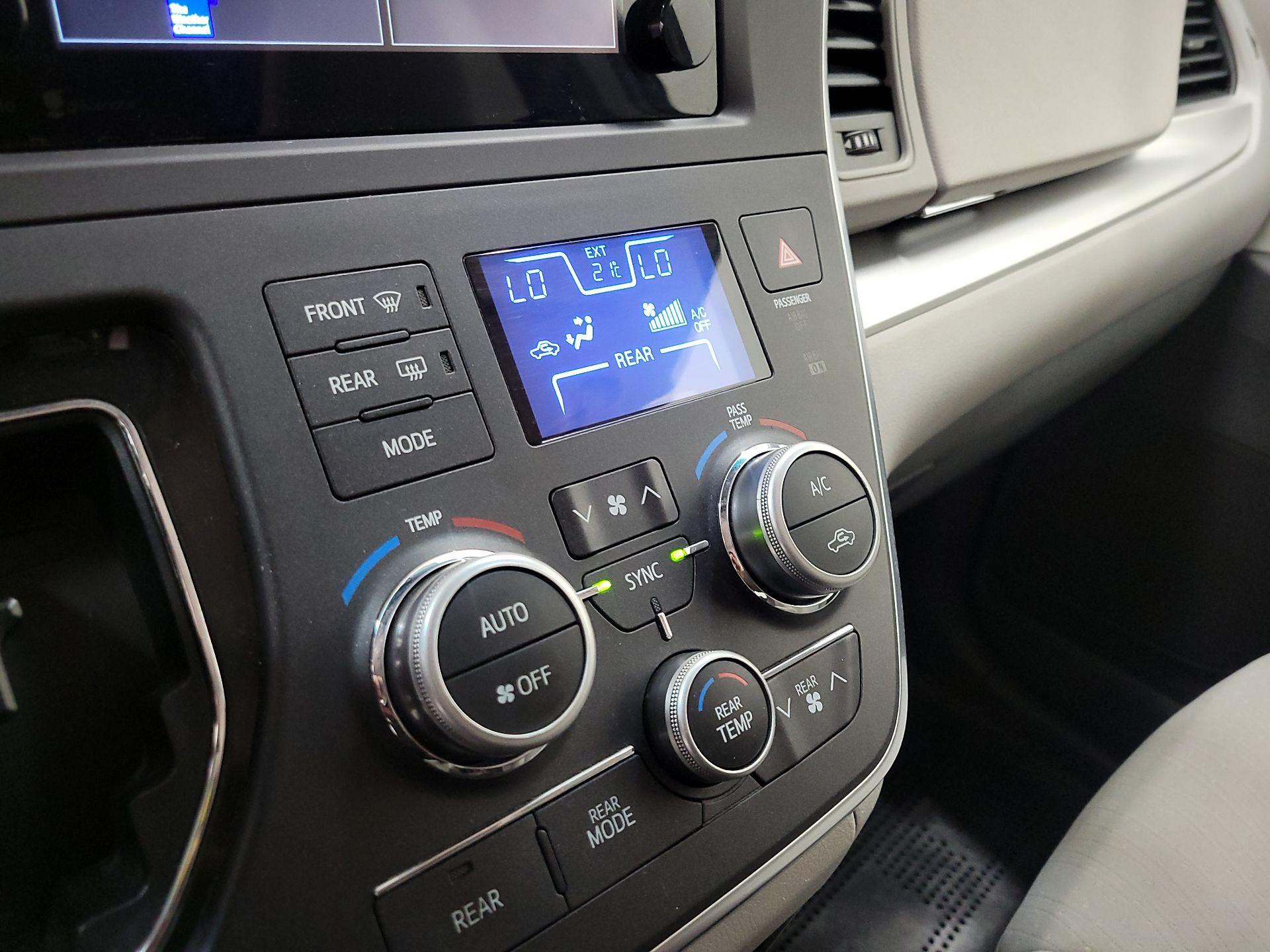 Thumbnail: 2015 Toyota Sienna - 16