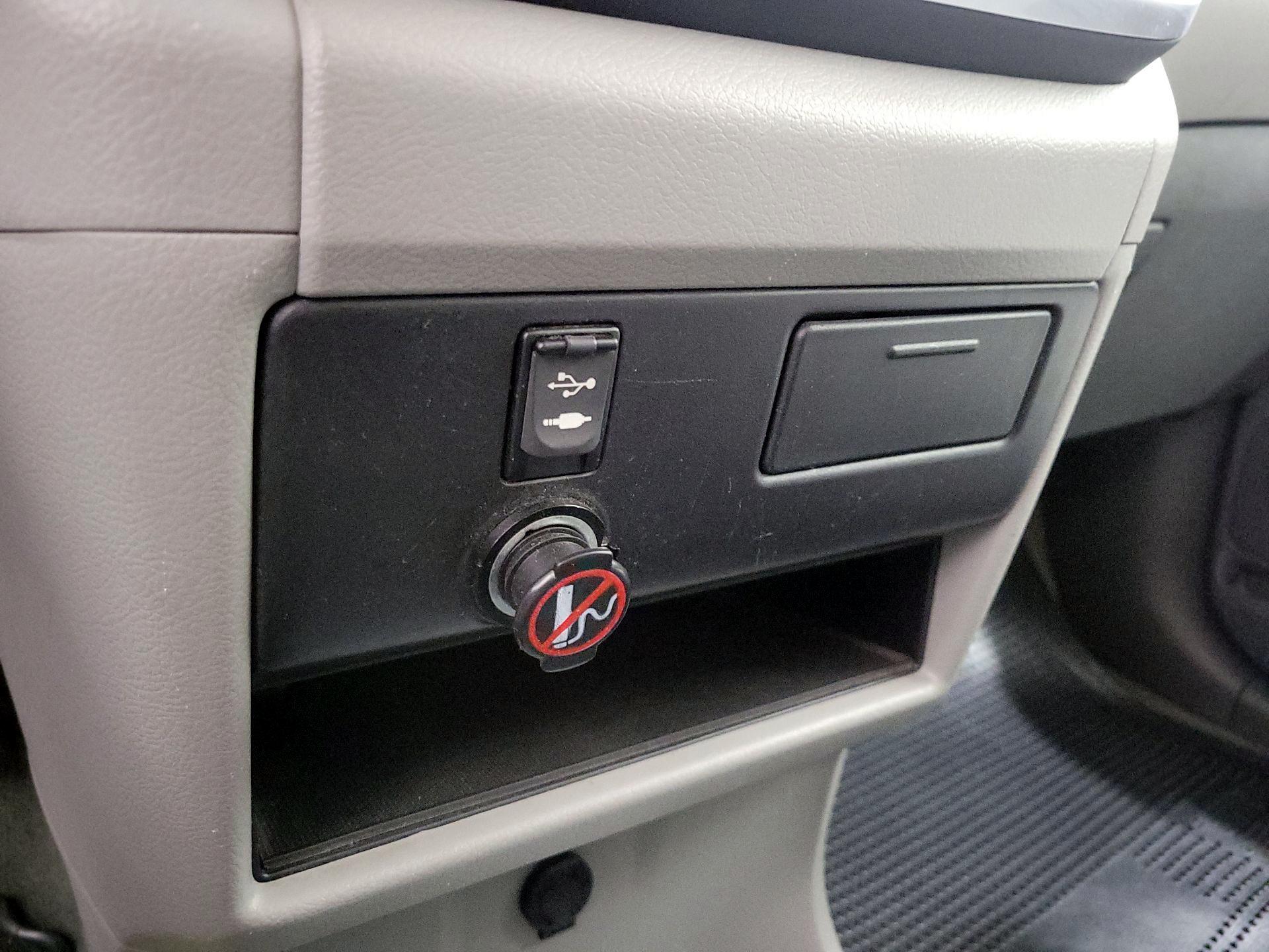 Thumbnail: 2015 Toyota Sienna - 18