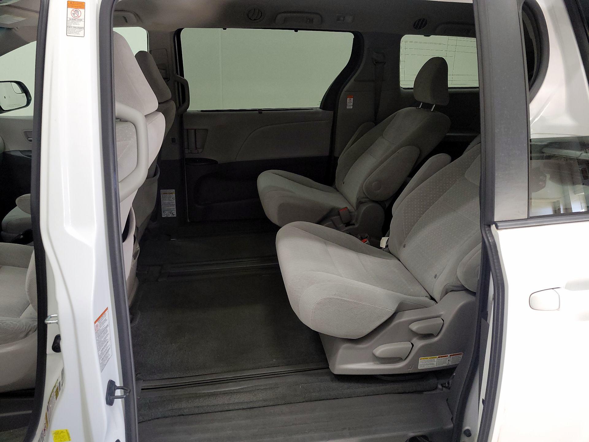 Thumbnail: 2015 Toyota Sienna - 19