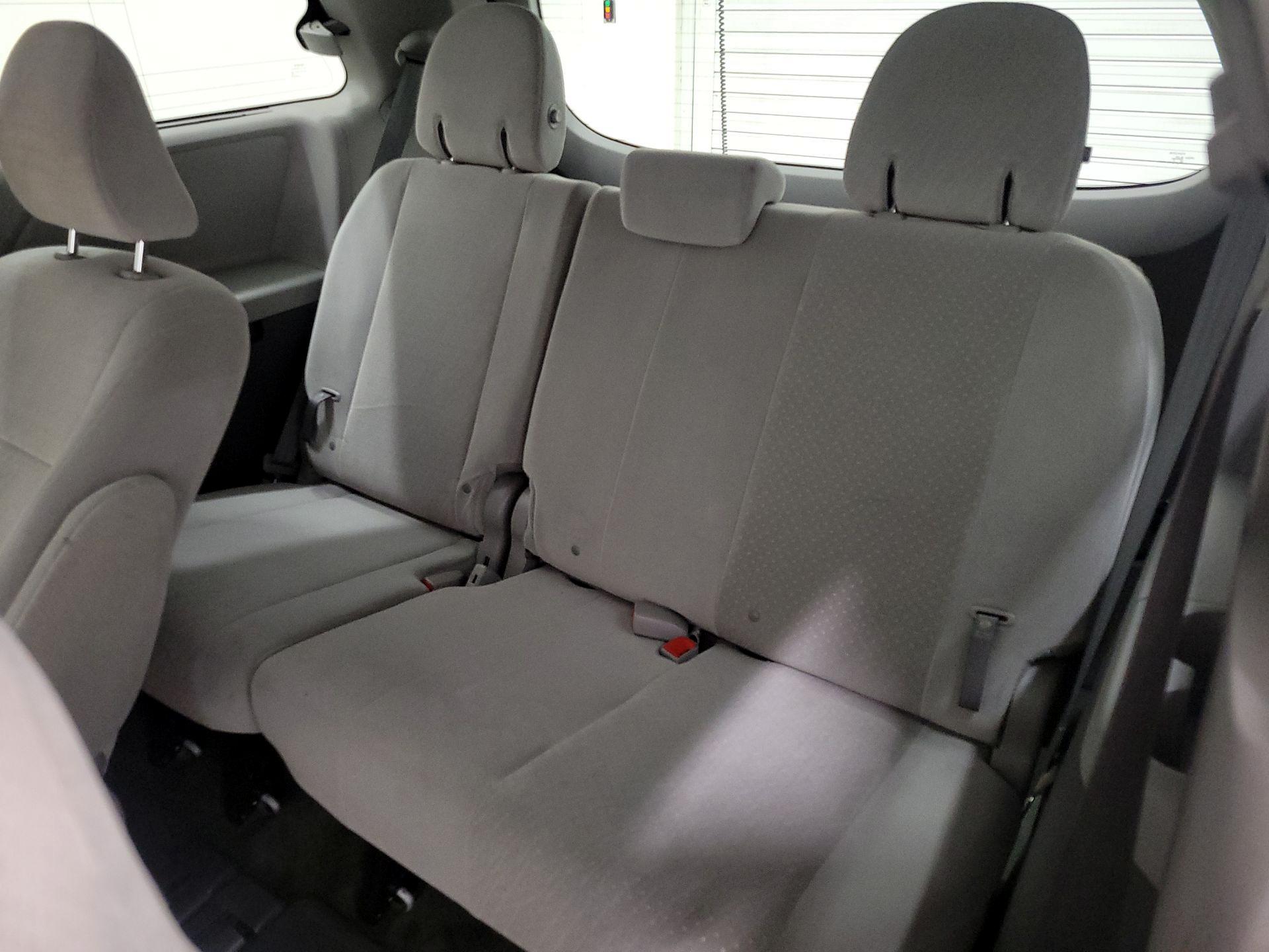 Thumbnail: 2015 Toyota Sienna - 20
