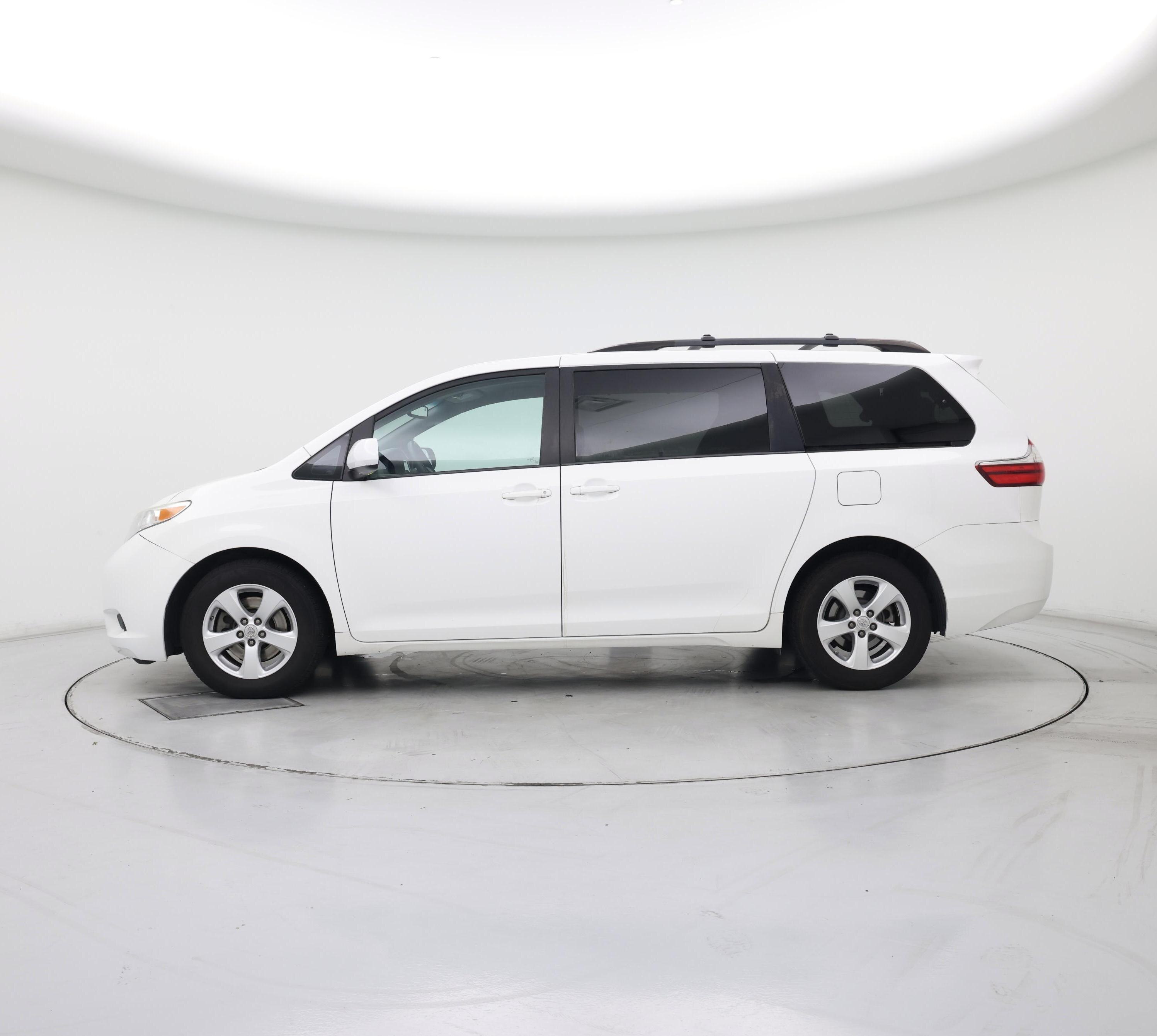 Thumbnail: 2015 Toyota Sienna - 3