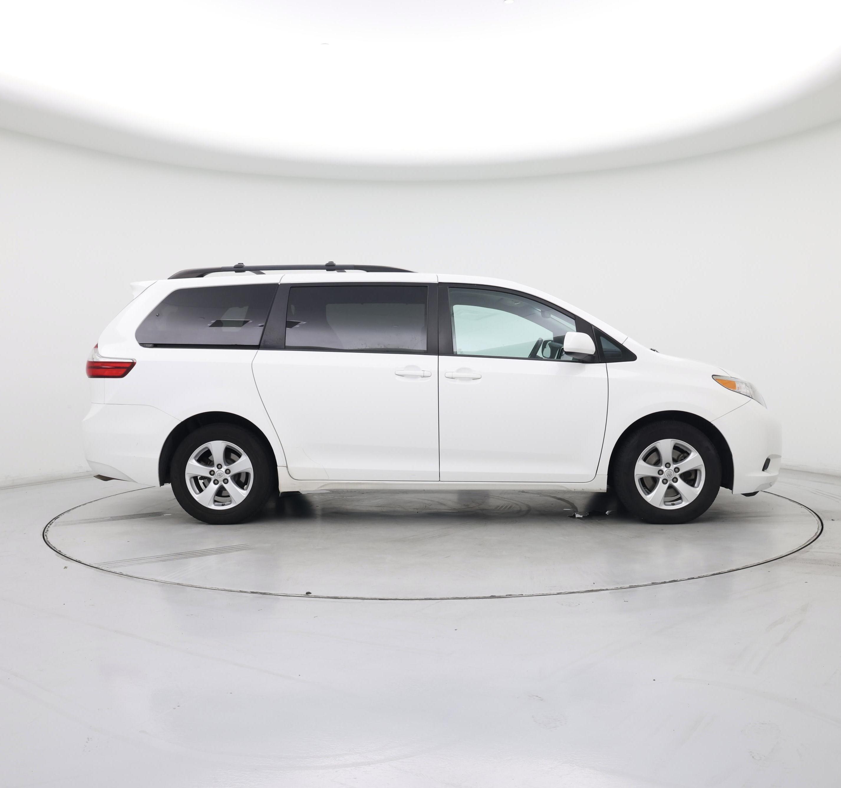 Thumbnail: 2015 Toyota Sienna - 7
