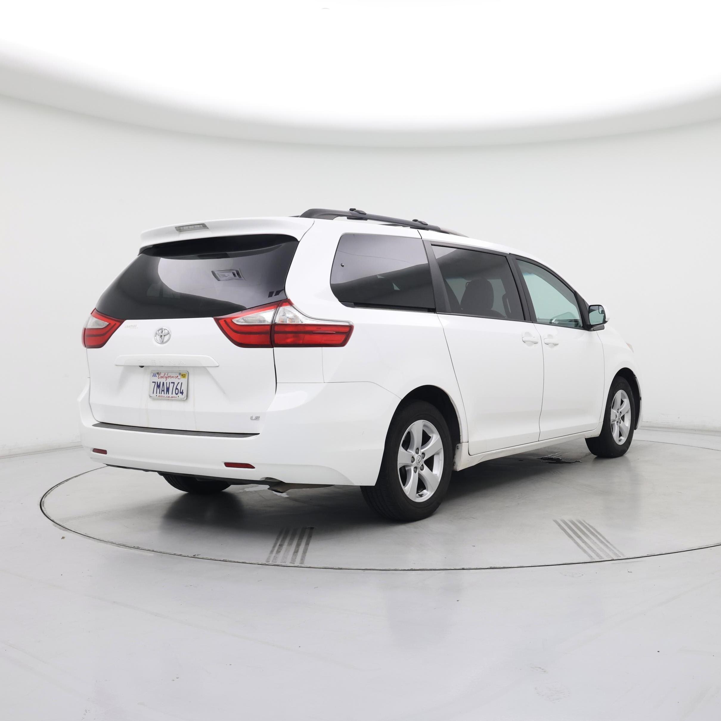 Thumbnail: 2015 Toyota Sienna - 8