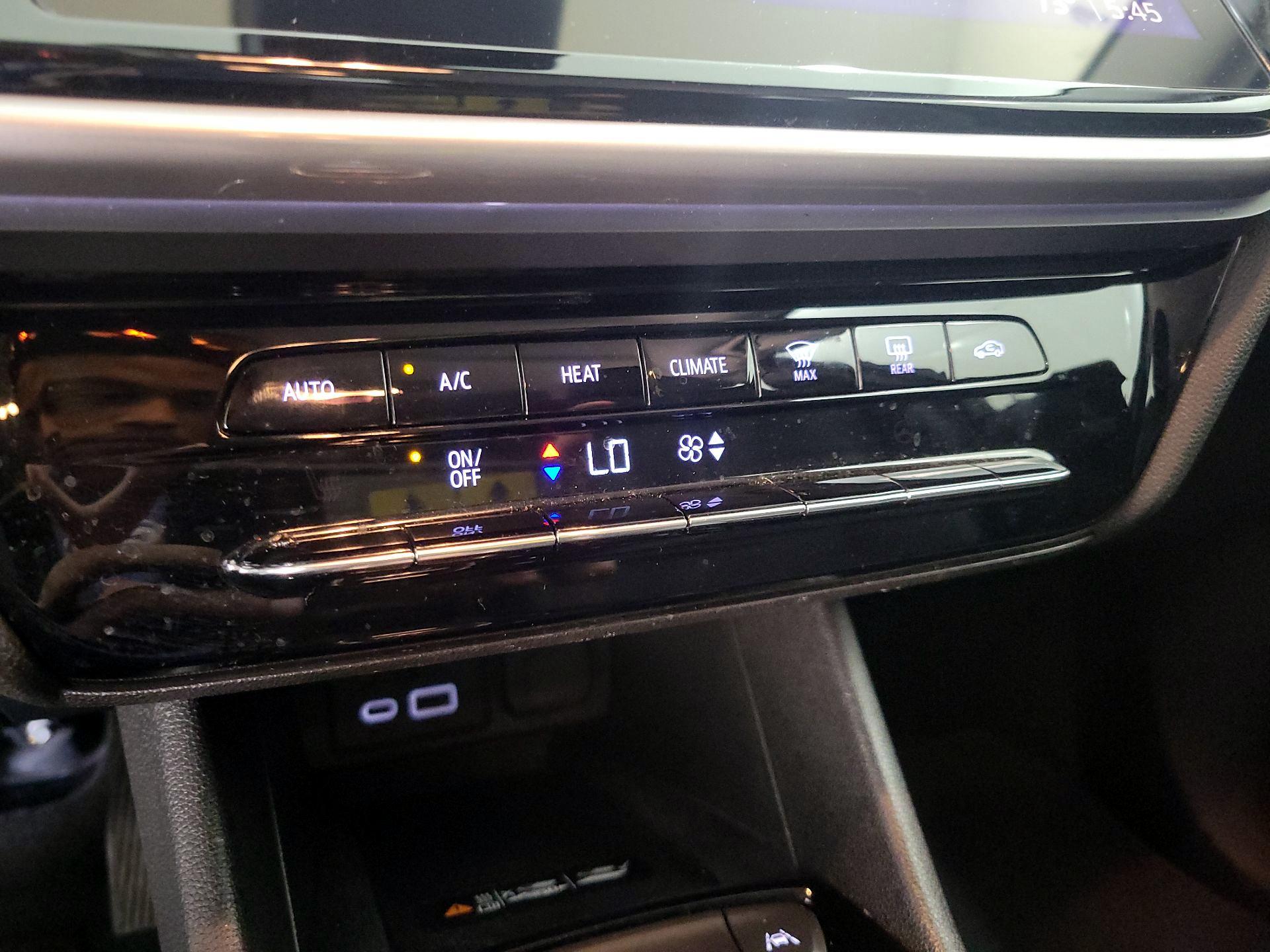 Thumbnail: 2022 Chevrolet Bolt EUV - 16