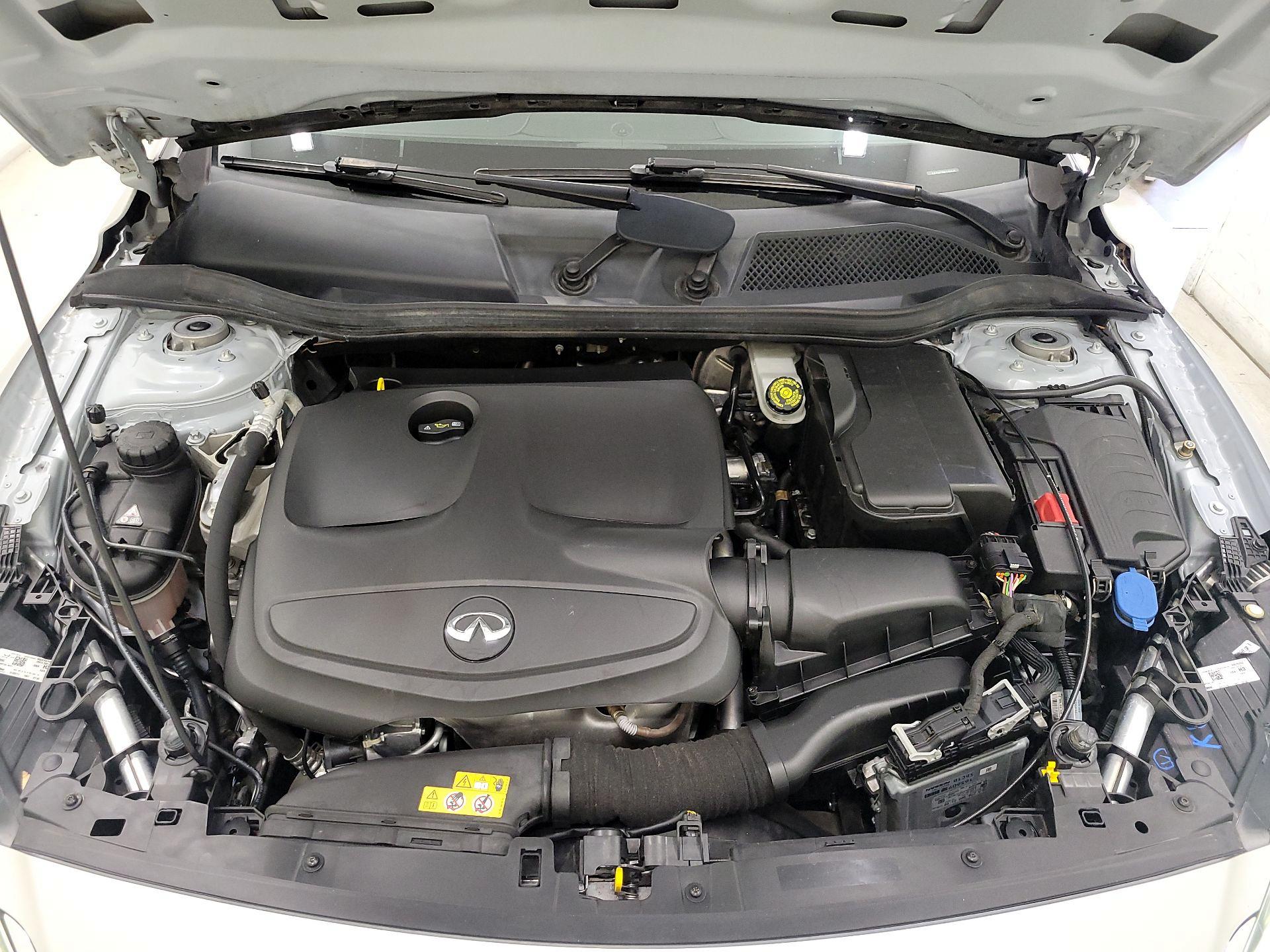 Thumbnail: 2017 INFINITI QX30 - 20