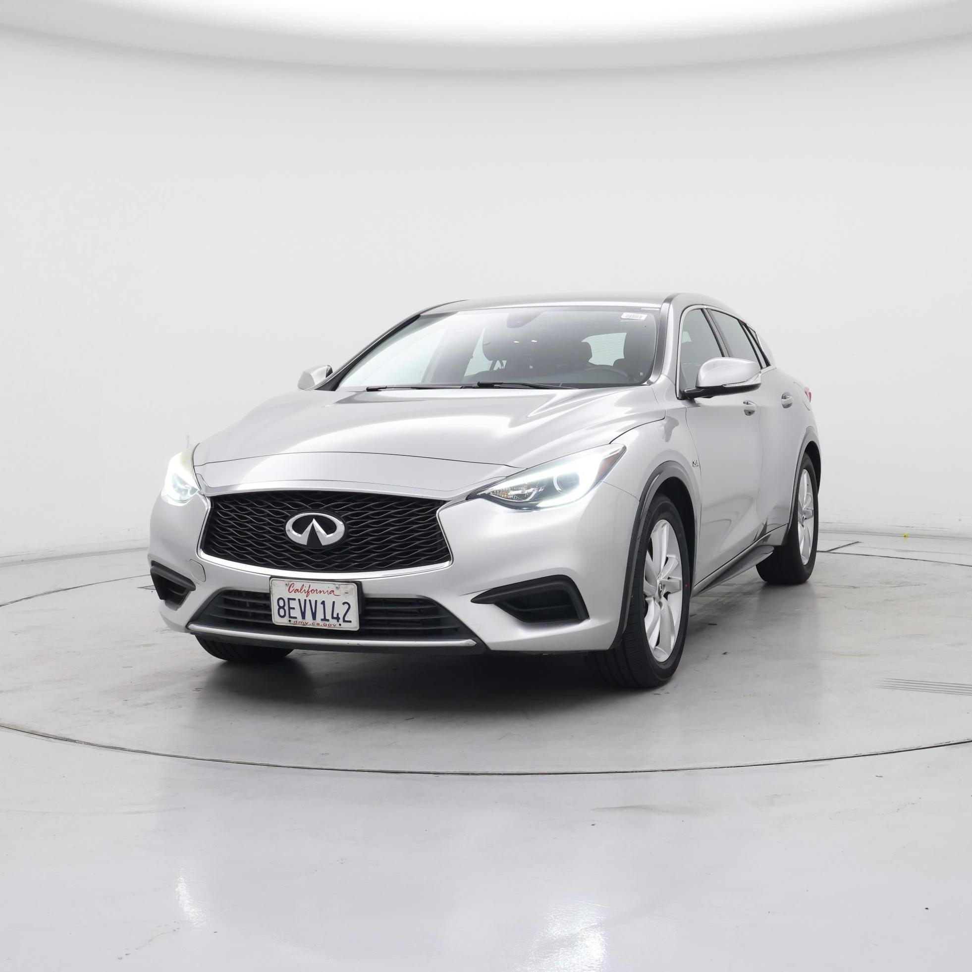 Thumbnail: 2017 INFINITI QX30 - 4