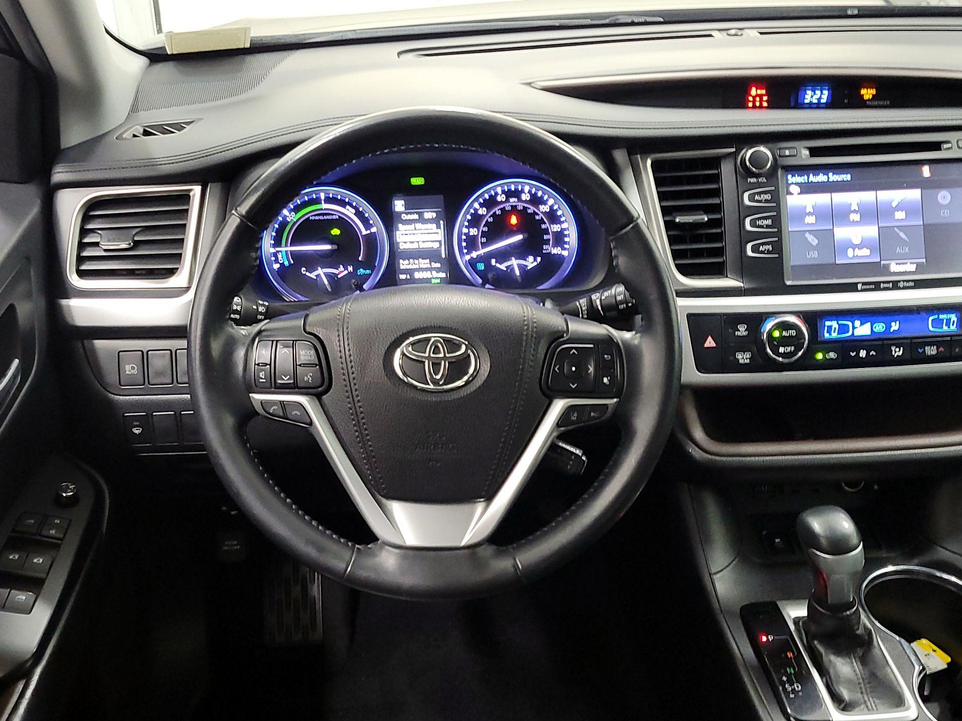 Thumbnail: 2019 Toyota Highlander - 10