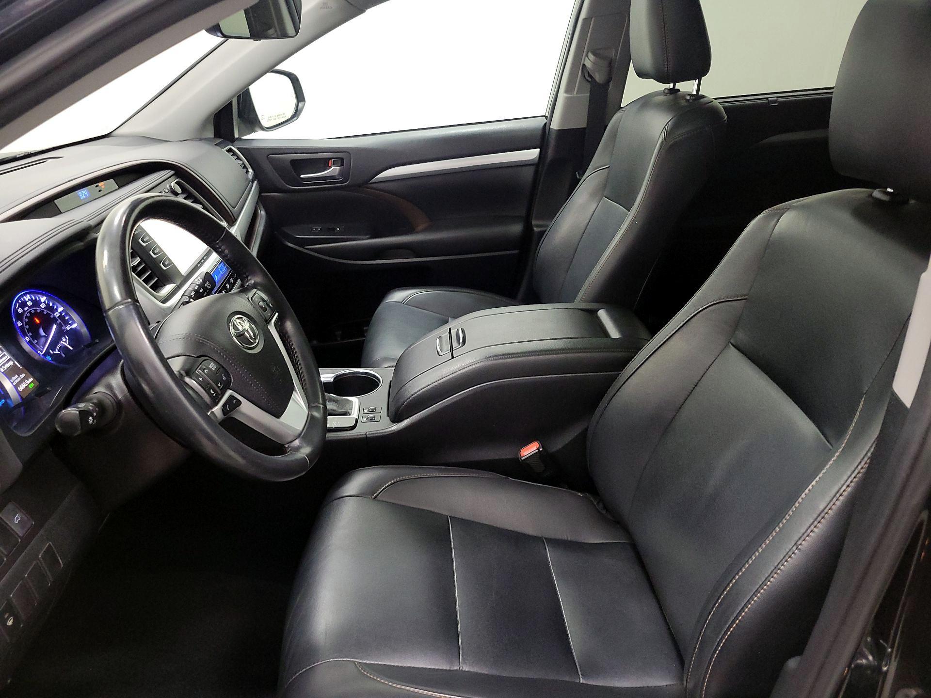 Thumbnail: 2019 Toyota Highlander - 11