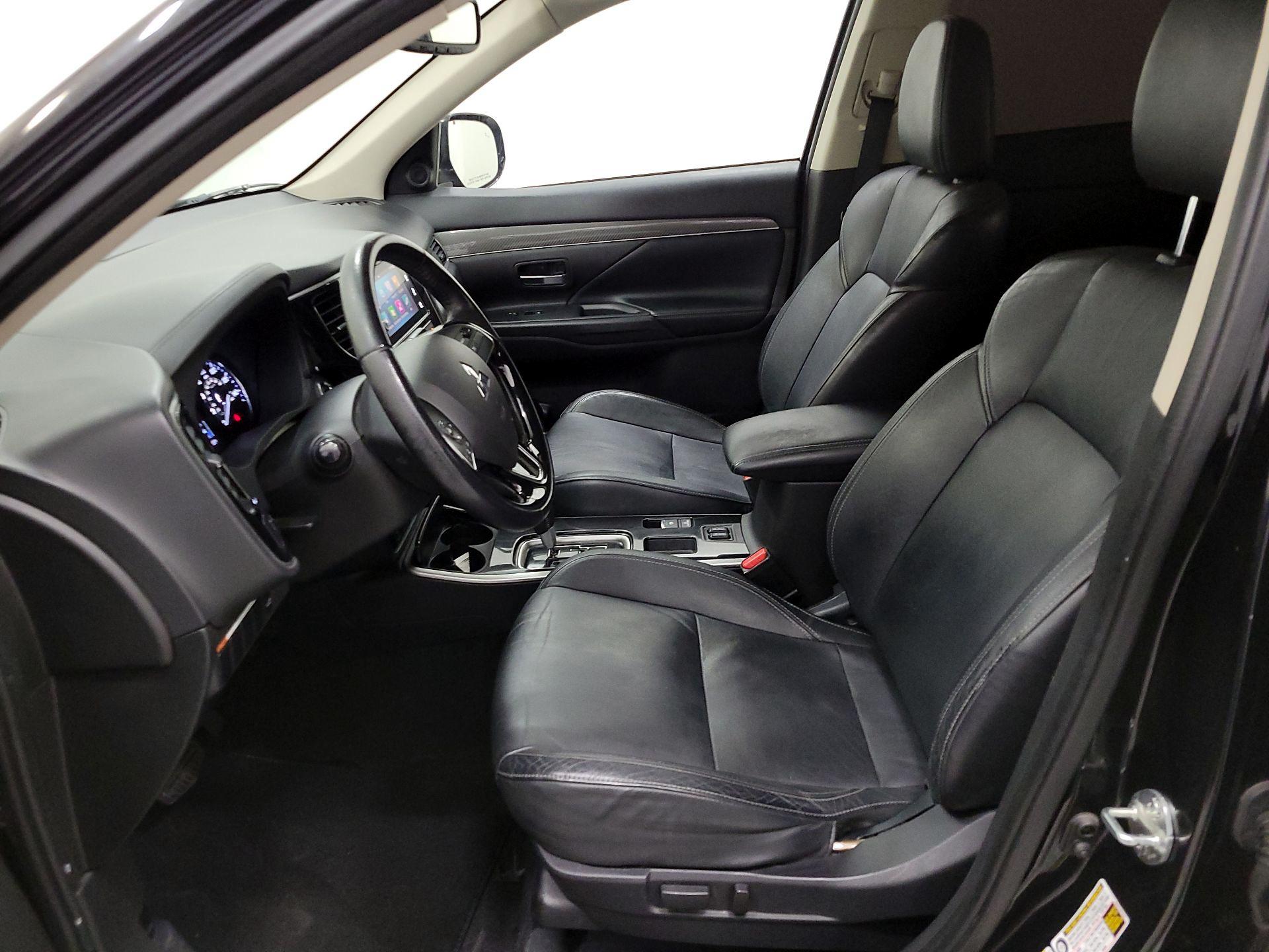 Thumbnail: 2019 Mitsubishi Outlander - 9